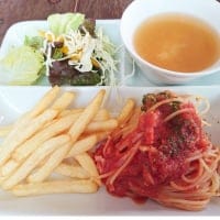 お子様ハンバーグプレート（お味噌汁、サラダ、ポテト、100％ジュース付）