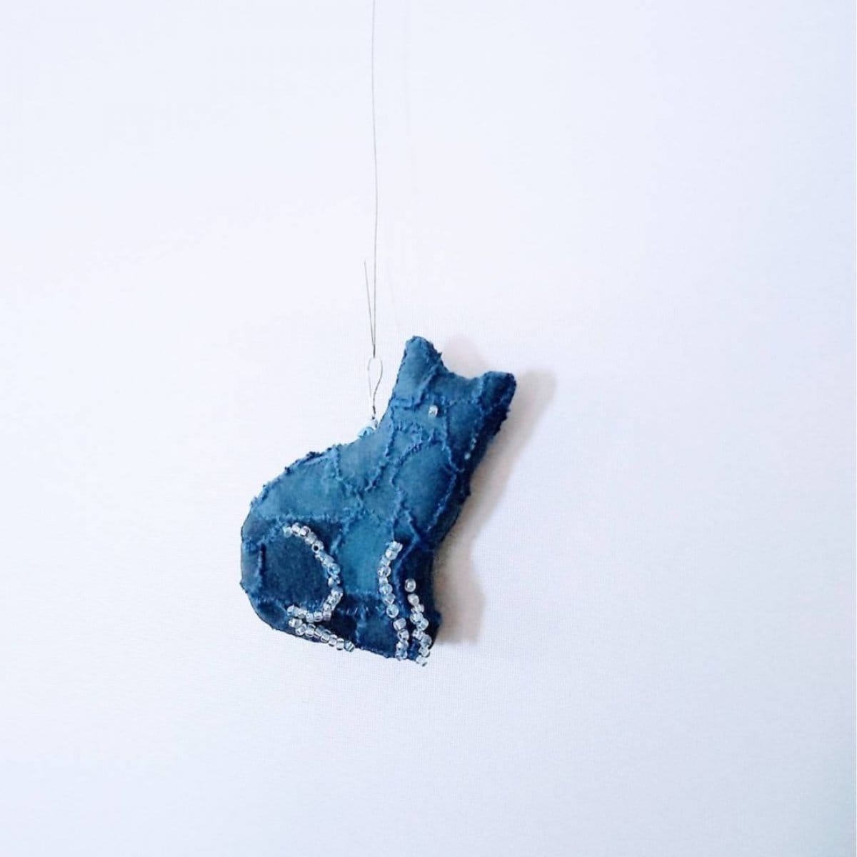 マナベのアイ(藍)ネコ　右