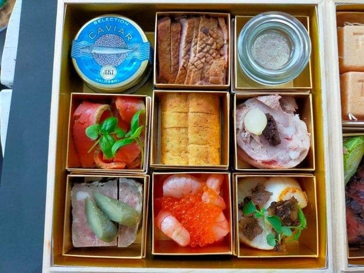 高級シャンパン付き トリュフまみれのフレンチ生おせち