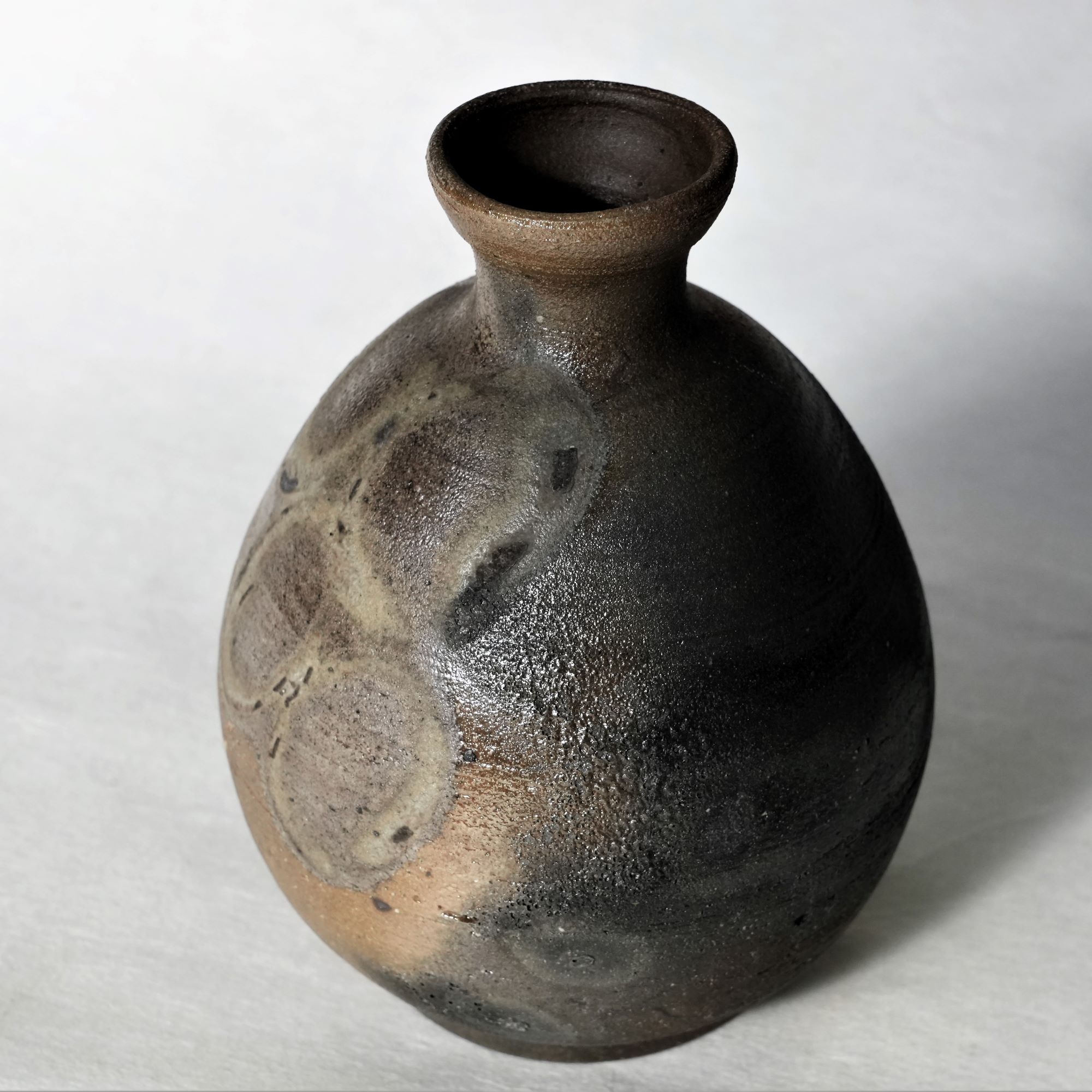 炭化焼成酒器3点セット（徳利＋ぐい呑み2）