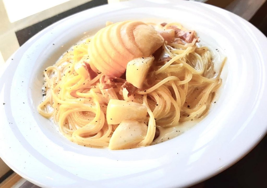 アマレット香る!桃の温かいクリームソーススパゲッティ