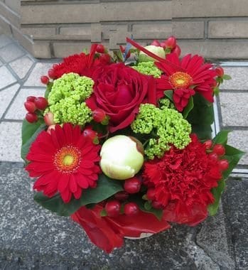 【母の日】【母の月】ありがとうの思いを込めて♪すぐに飾れるアレンジメント！！　　送料込！