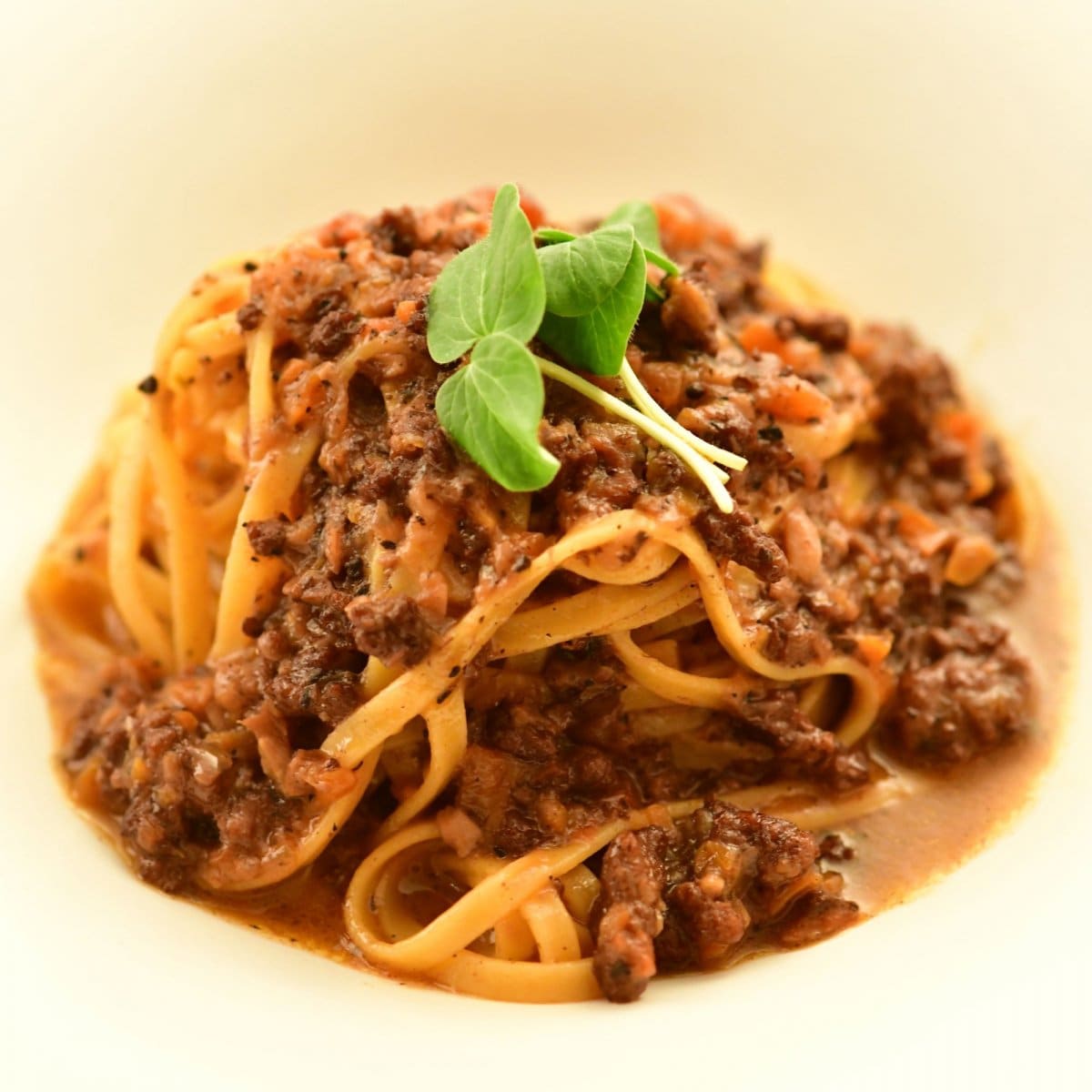 赤ワインで煮込んだミートソース