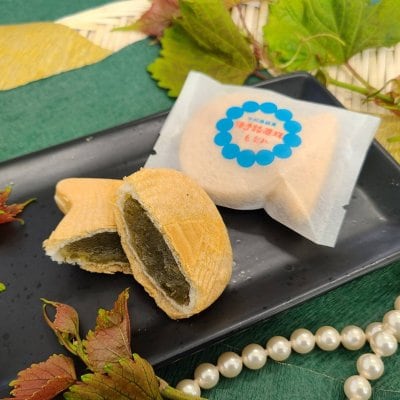 宇和島銘菓 伊予路真珠もなか【吉弘菓子舗】（12個入り)　　　◆◆宇和島の特産品である「真珠」をモチーフにした「もなか」に、青のりを煉(ね)り合せた白餡が入っています。 通販サイトでの取り扱いは【スリーラインズ(株)】だけです‼◆◆