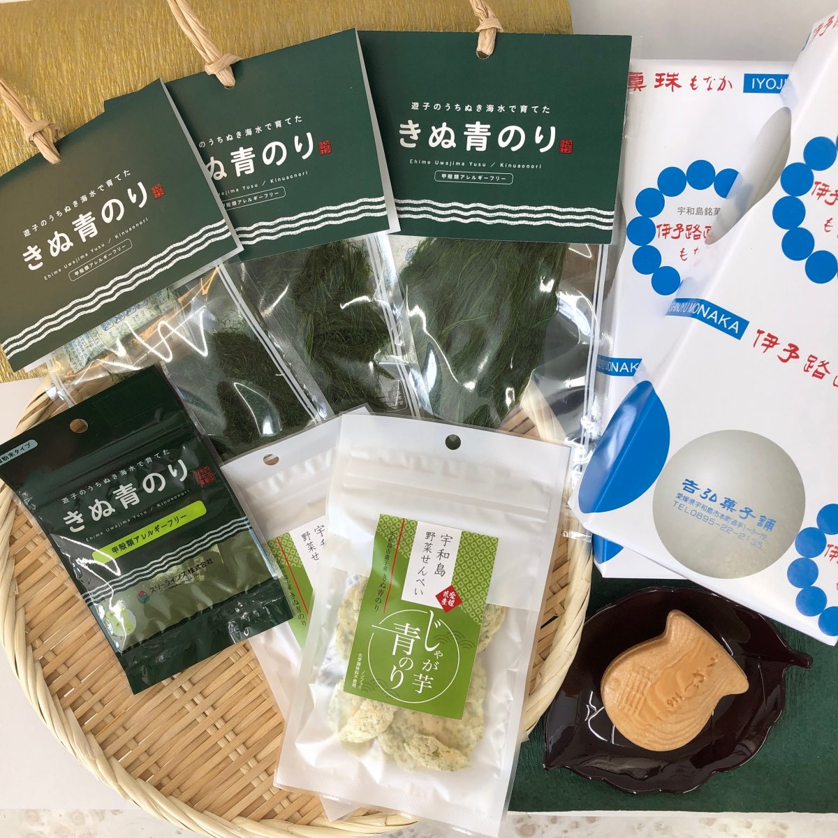 コラボお菓子を詰め合わせ！「きぬ青のり4種類とお茶菓子セット」上品な磯の香りがいろんな形で楽しめる青のり好きにオススメ！　　~宇和島銘菓~伊予路真珠もなか(5個入2箱)×宇和島せんべいじゃが芋青のり2袋×きぬ青のり4種