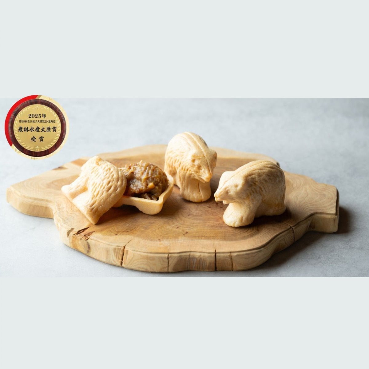 北海道名物　木彫り熊モナカ　どら王くら屋の絶品モナカ！６個入り