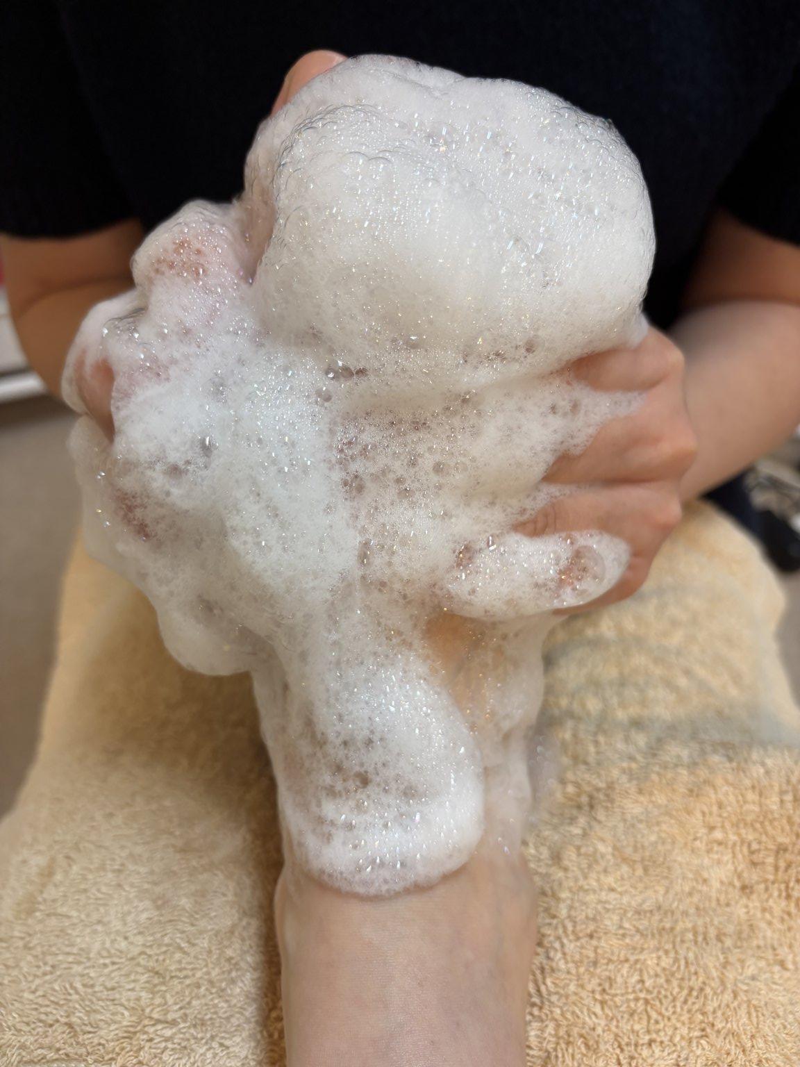 フットケア／足のトータルケア／素敵なおとなのご褒美時間／足をケアして自分を大切にする　月に一度のケアで自分を好きになる　美しい足で明日へ踏み出すための大切な時間です