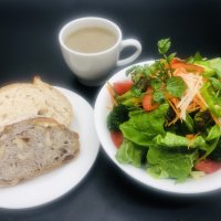 サラダセット、パン3種、スープ付き(サラダ、スープ、パンは季節により変わります)