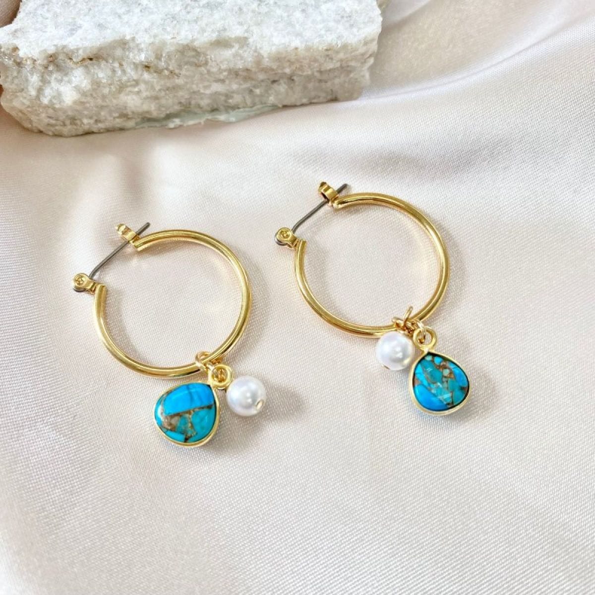 ワイヤ―フープピアス　ゴールドカラー　天然石　ラリマー　ターコイズ　【高ポイント】【送料無料】