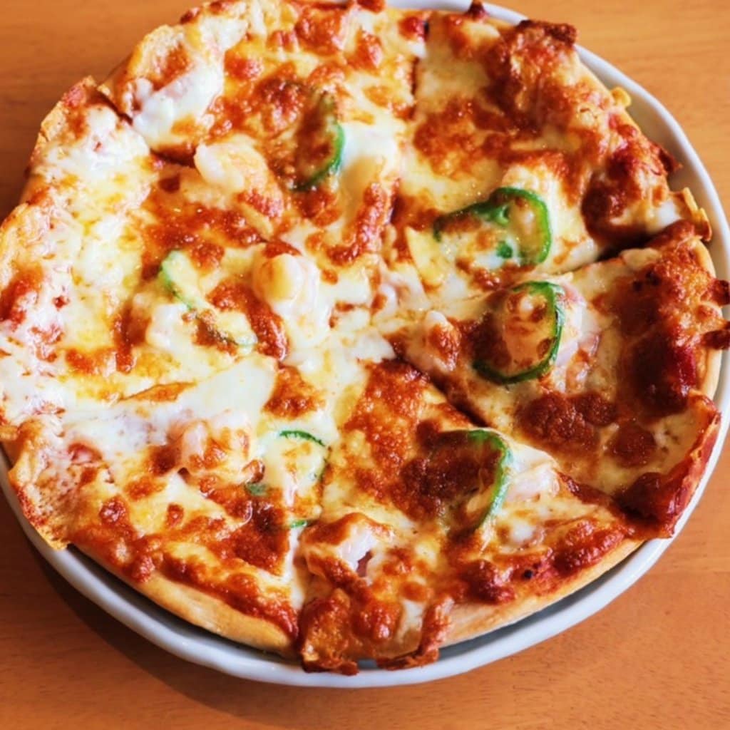 ベーコンとエビのMIXピザ