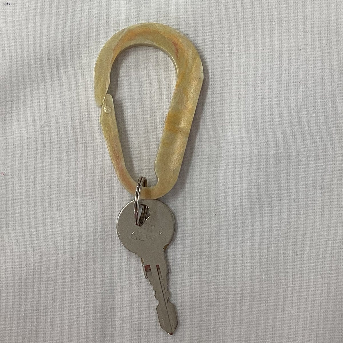 【アップサイクル】　手作りプラスチック製カラビナ