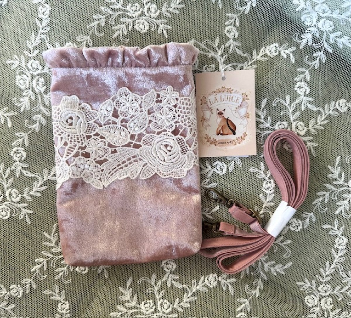 薔薇レース　ベロア　フリル　スマホポシェット