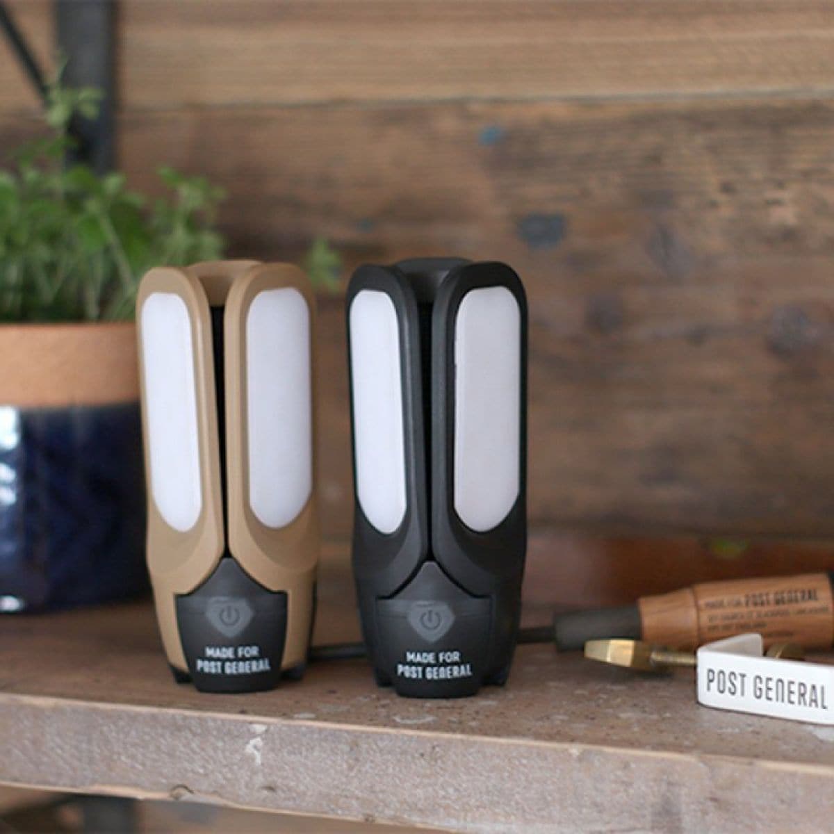 トリパネルソーラーチャージLEDライト 【サンドベージュ】　POST GENERAL / ポストジェネラル