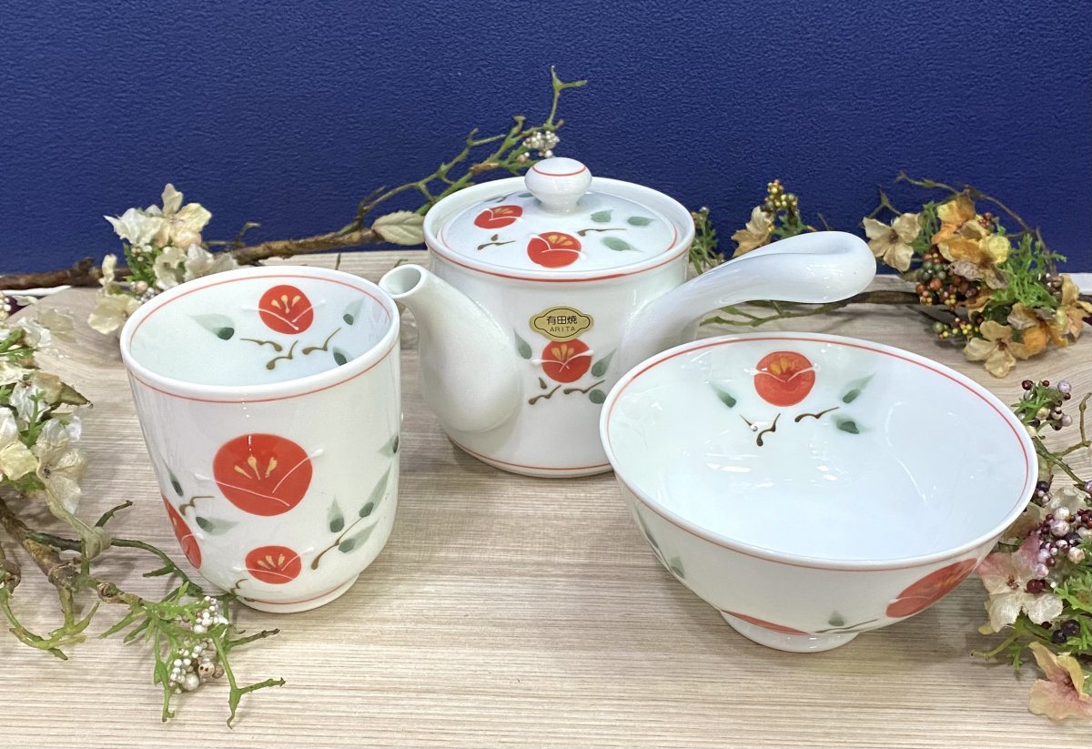 【有田焼】凄く軽い！手描き丸紋椿赤色3点揃え