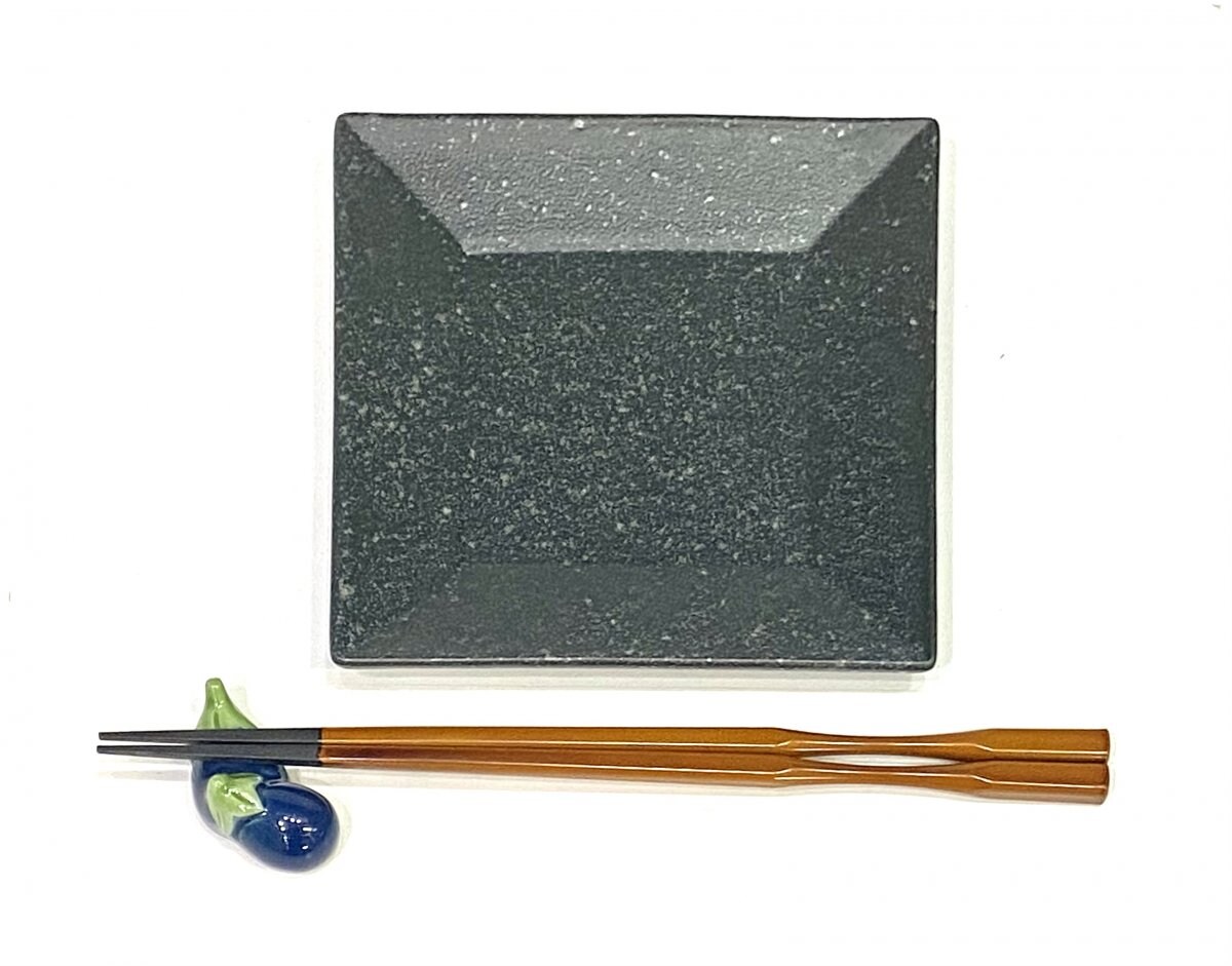 リム付き黒結晶正角皿