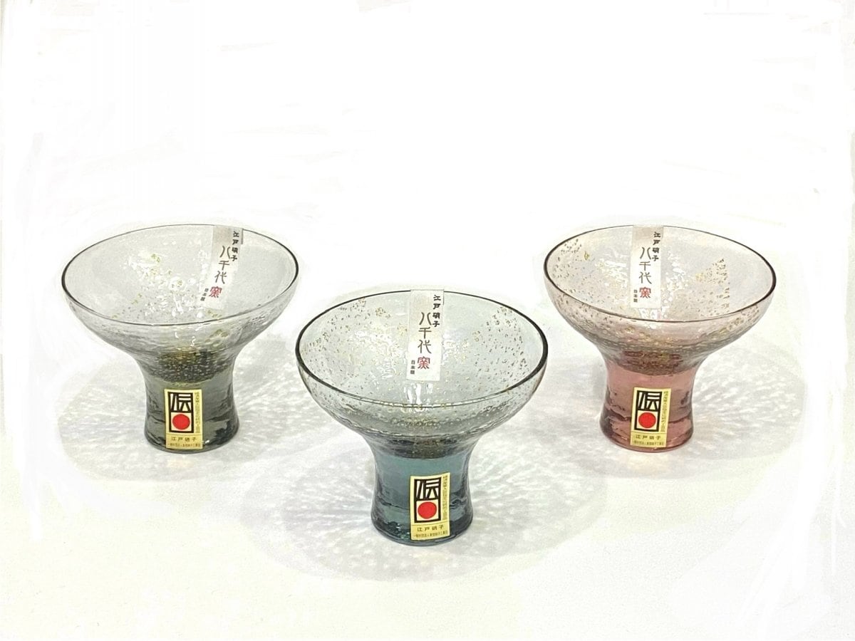 【全国送料込み】【日本伝統工芸品・江戸硝子・八千代窯】お祝いの席に最適！冷酒杯(梅紫・鉄紺・利休鼠色)