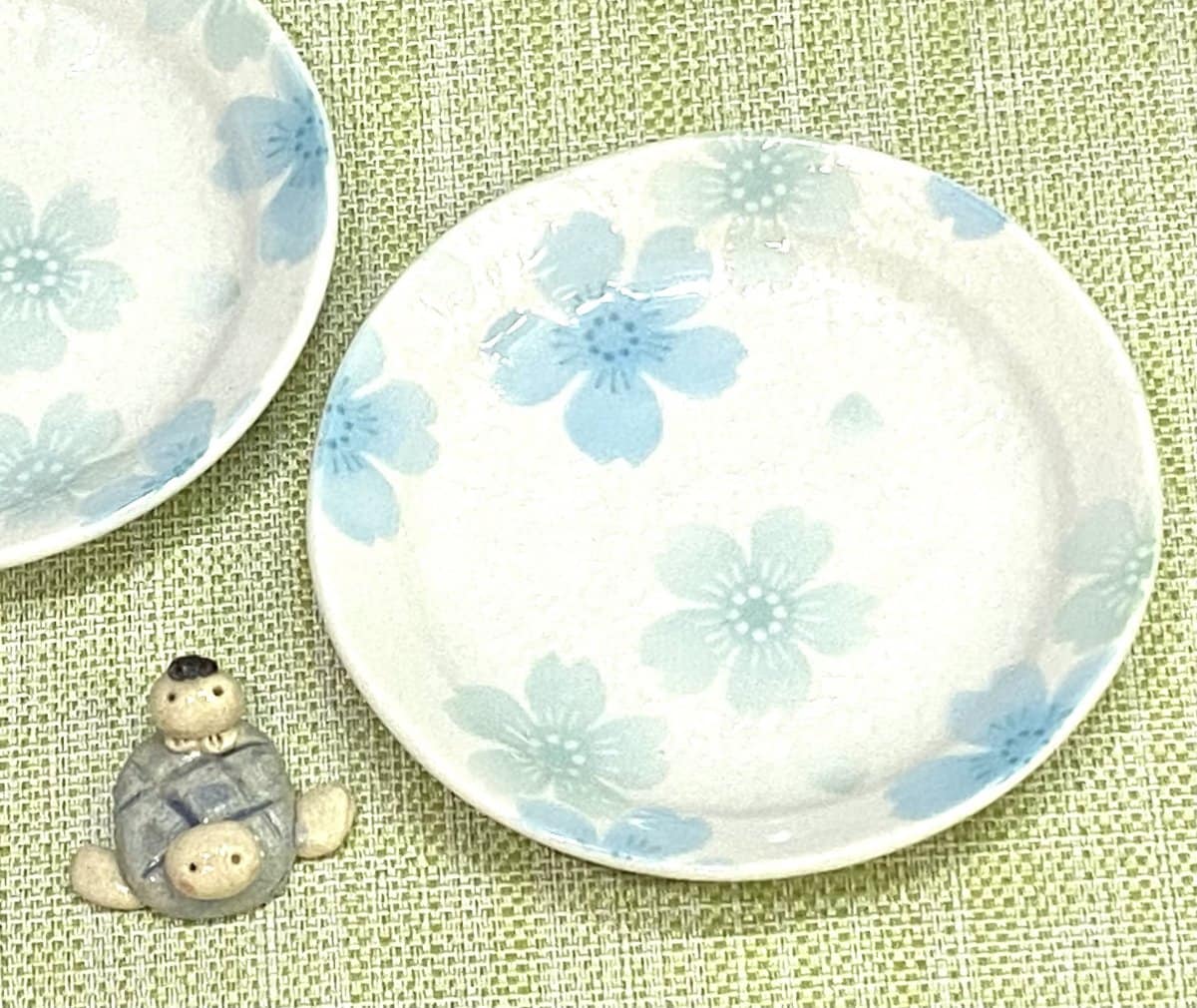 和皿　ラスター彩ブルー桜中皿