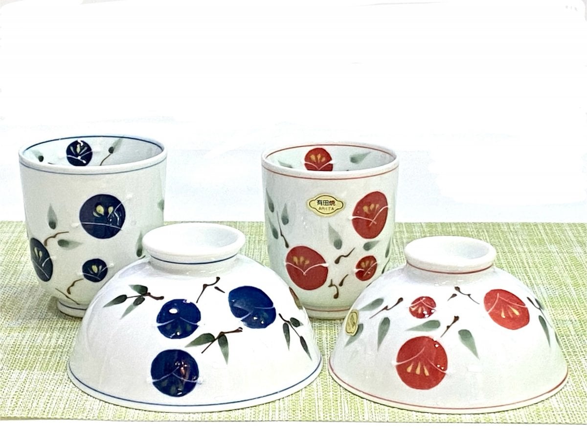 【有田焼】軽量 丸紋椿夫婦茶碗と湯呑みのセット