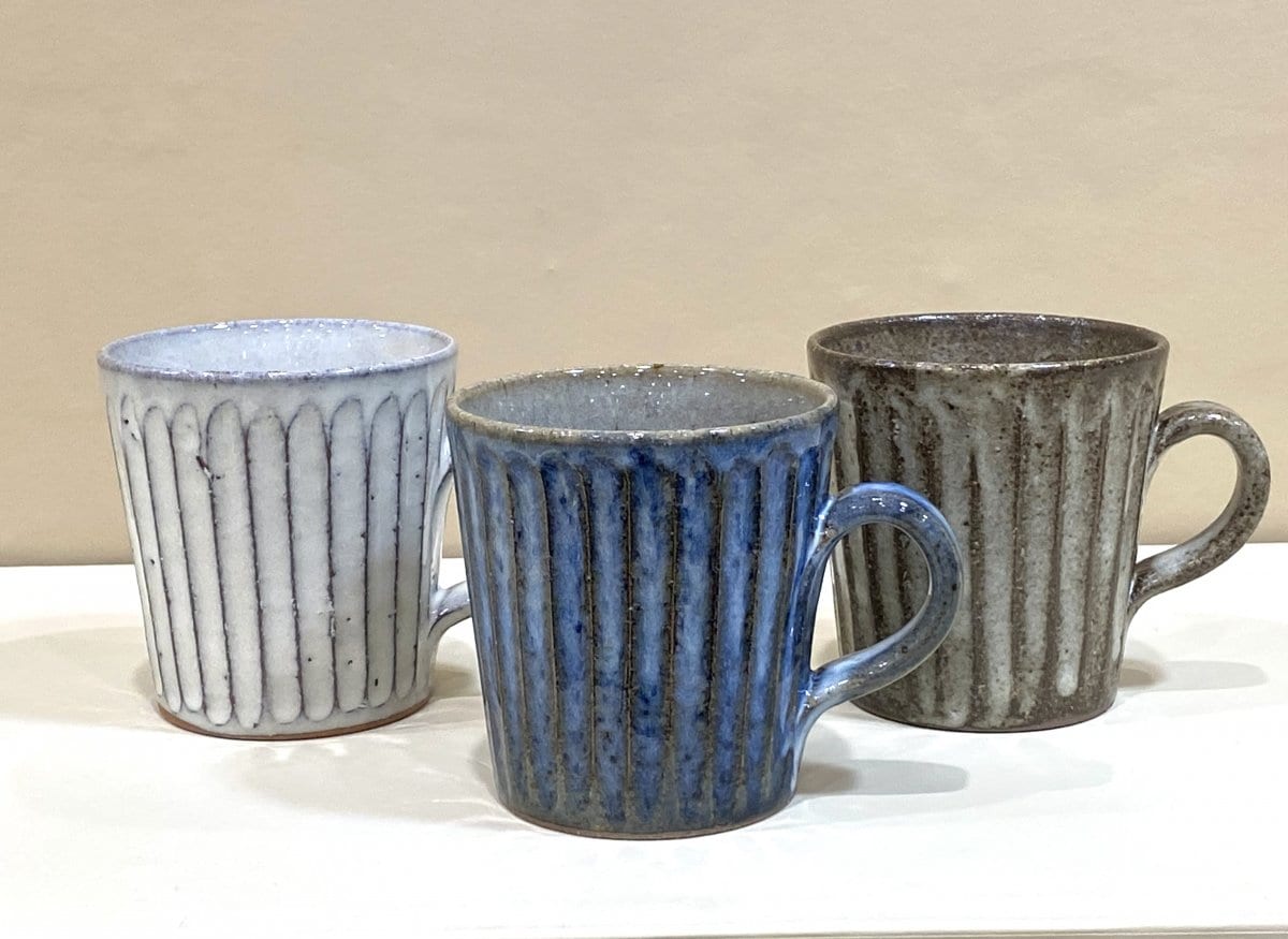 飾らない存在感　信楽焼　彫マグカップ3色