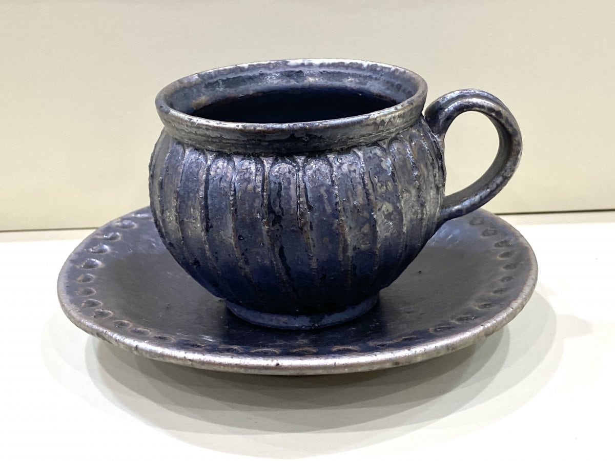 至福の時間　信楽焼　黒釉彫コーヒー碗皿