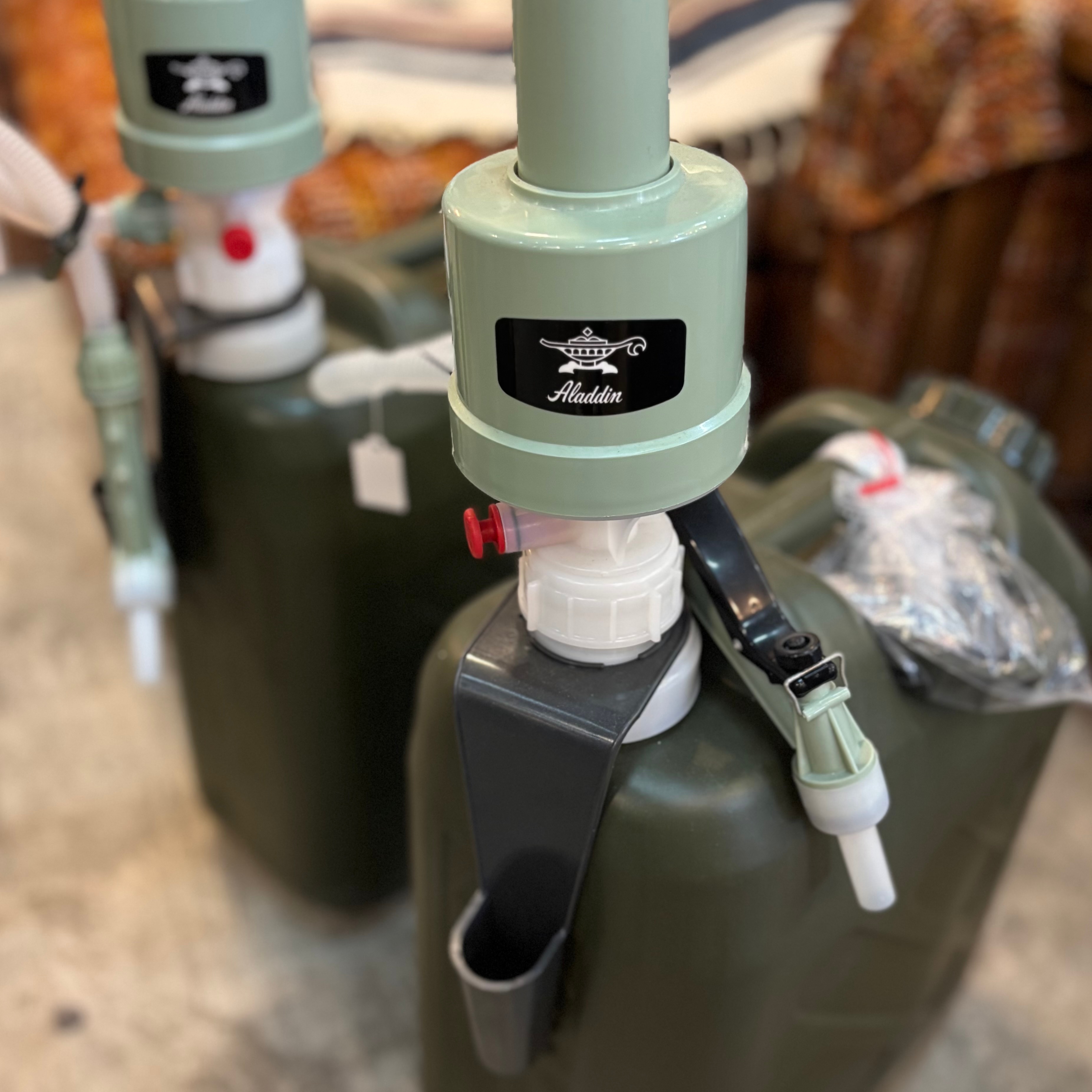 アラジン ポンプ付き灯油タンク – ビンテージ風オリーブカラー