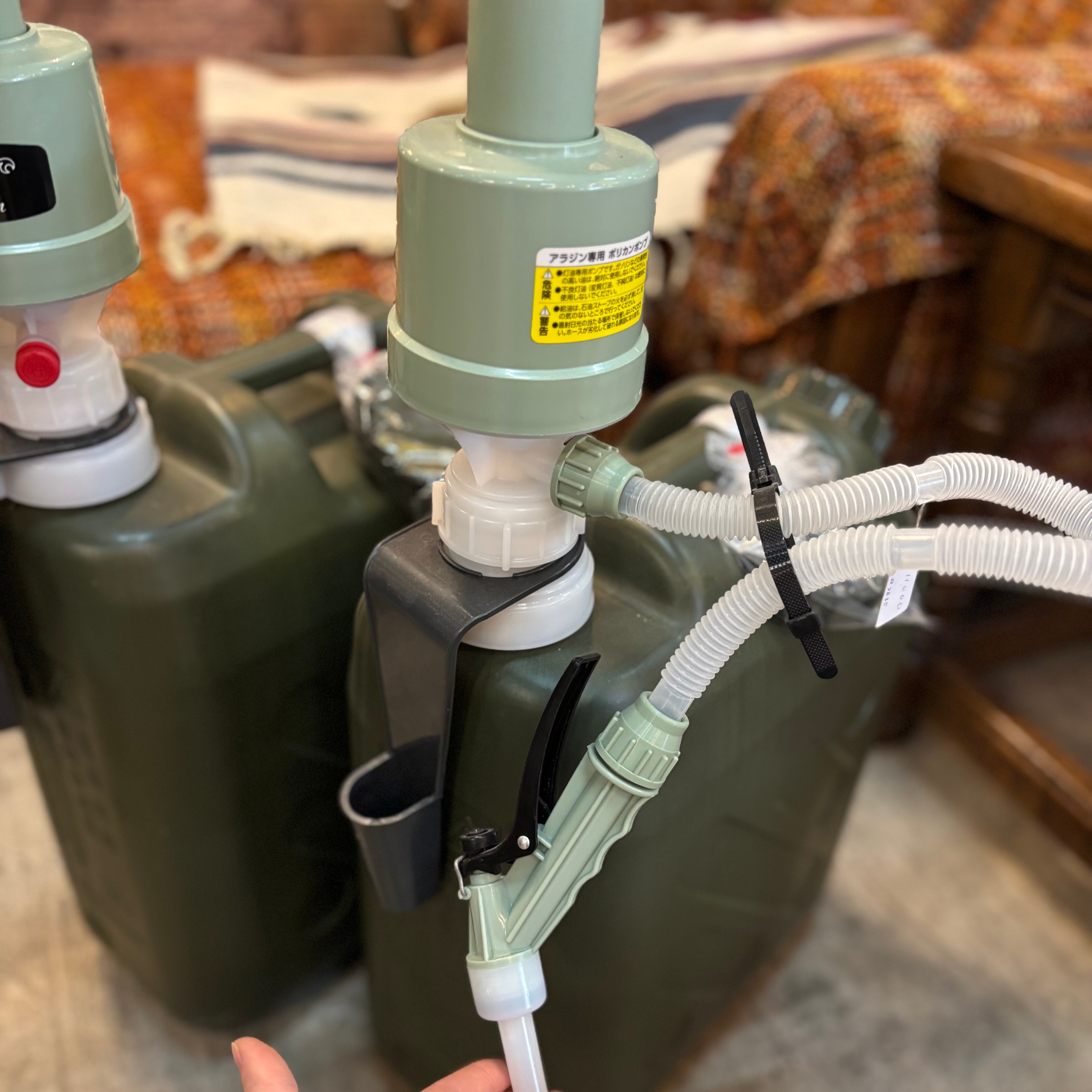 アラジン ポンプ付き灯油タンク – ビンテージ風オリーブカラー