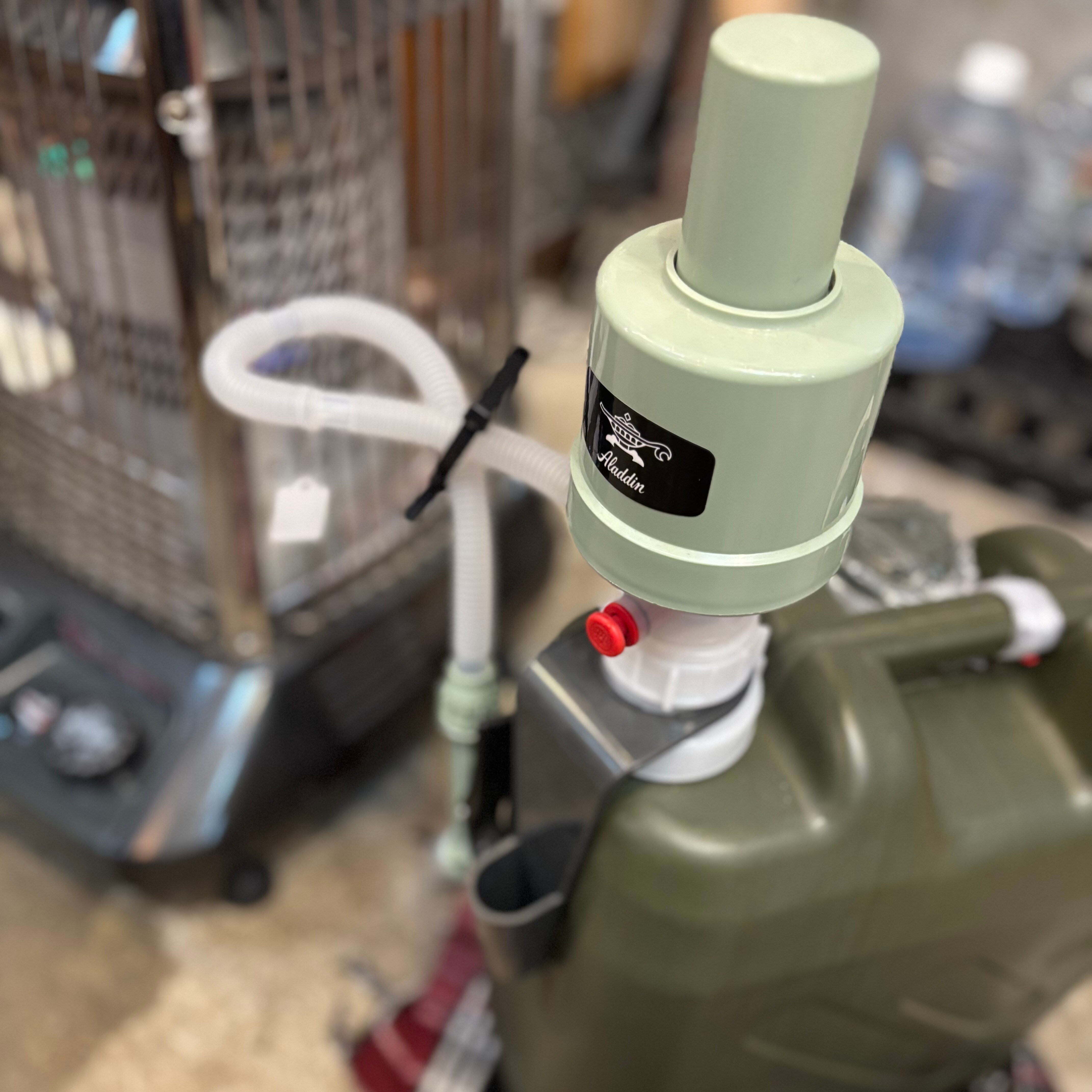 アラジン ポンプ付き灯油タンク – ビンテージ風オリーブカラー