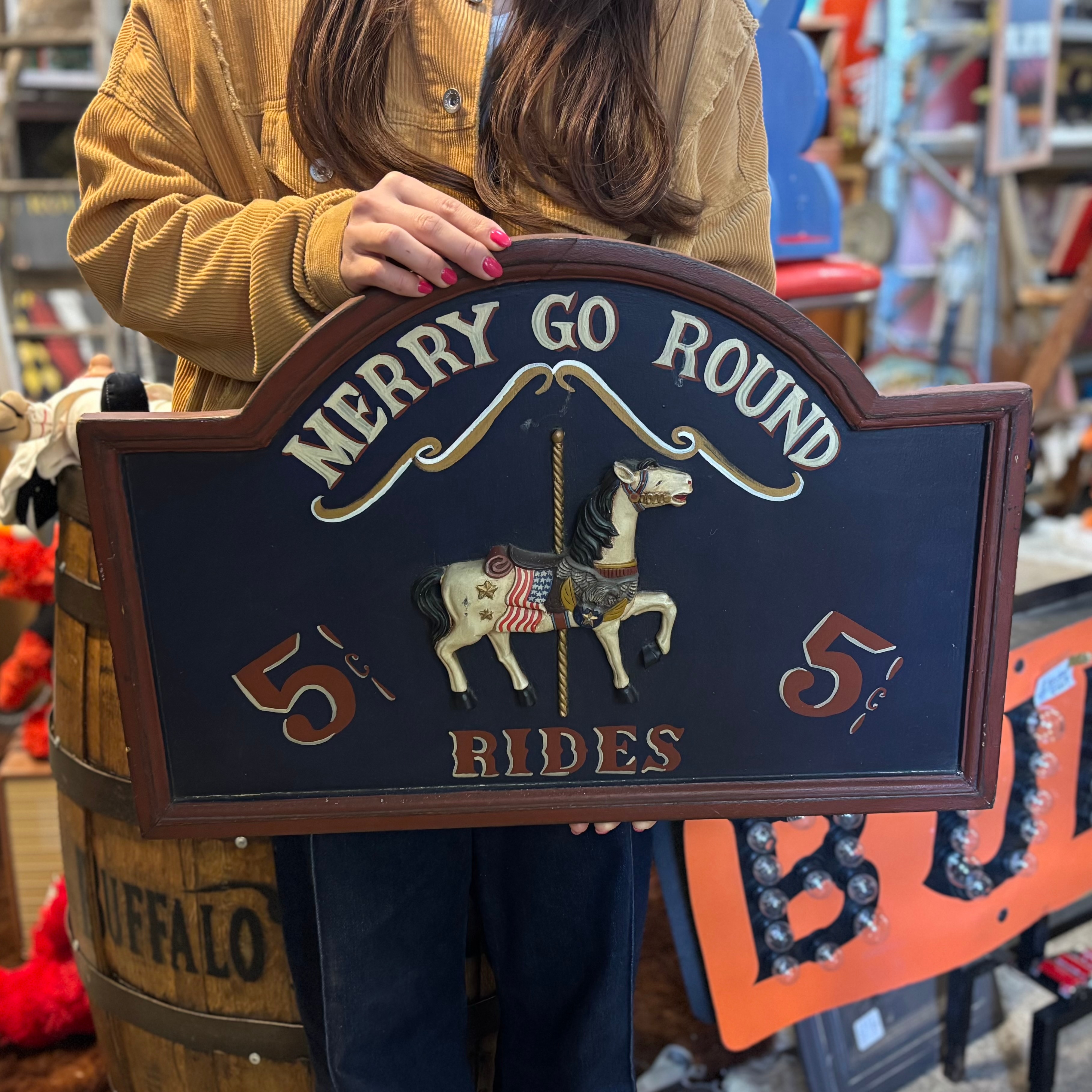 MERRY GO ROUND｜ヴィンテージ ウッドサイン」 〜5セントで乗れた時代