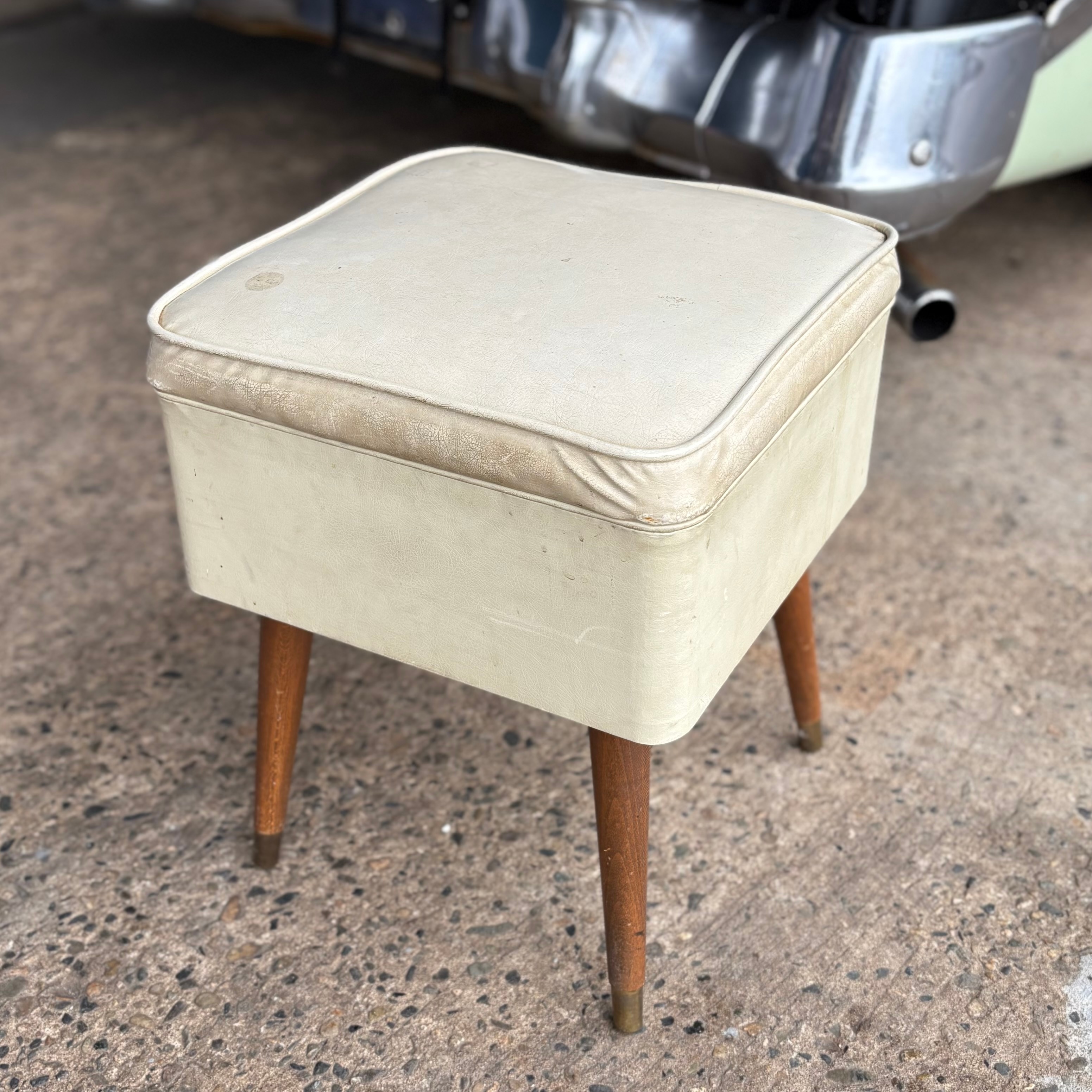 SINGER Vintage Storage Stool