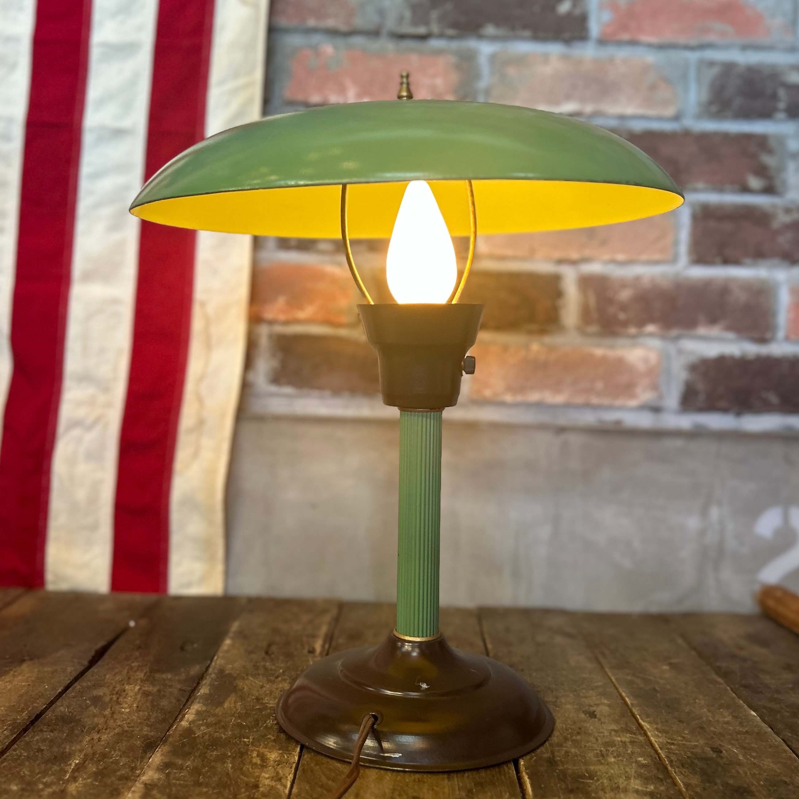 Emerald Glow” Vintage Table Lamp