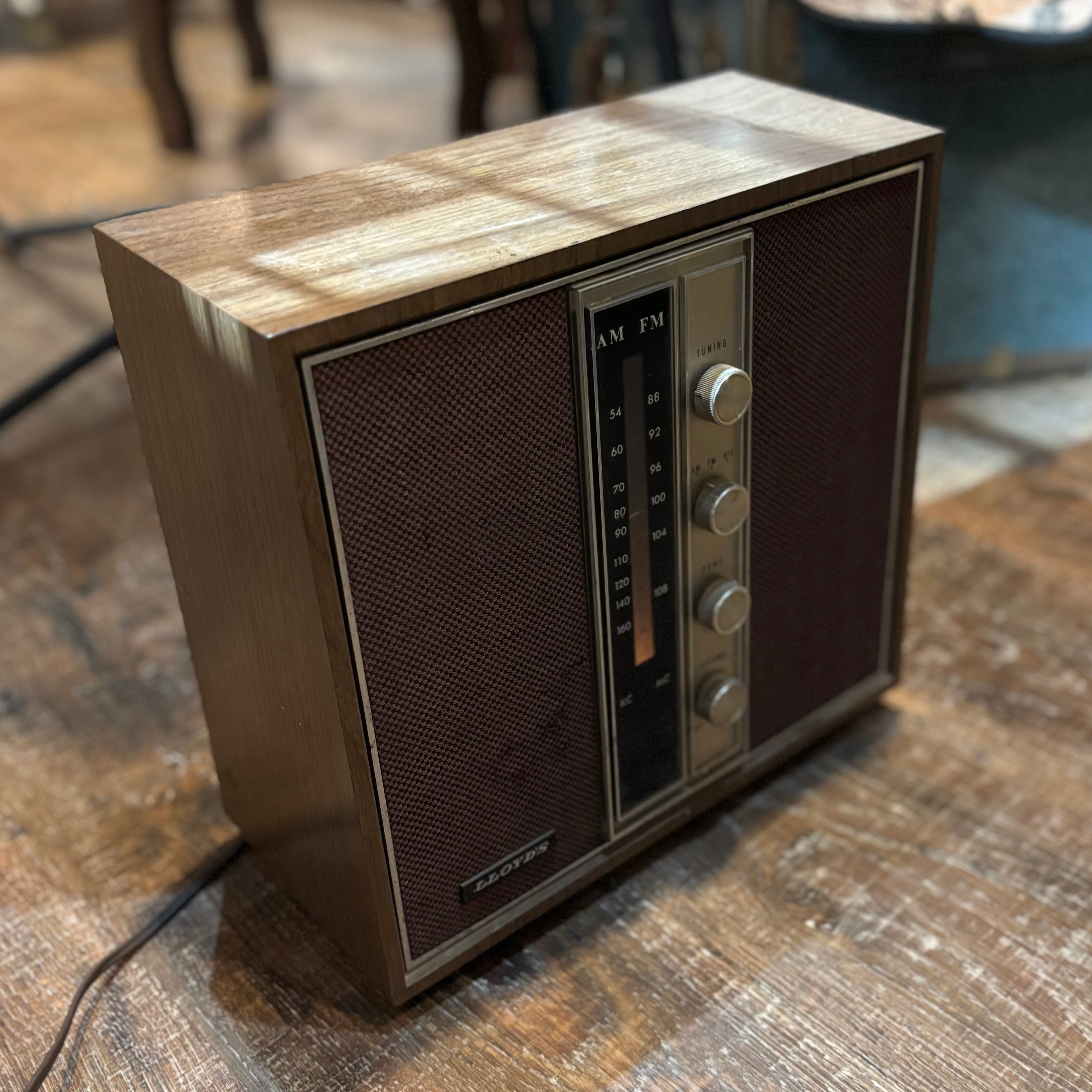 Classic Retro Style Vintage Radio