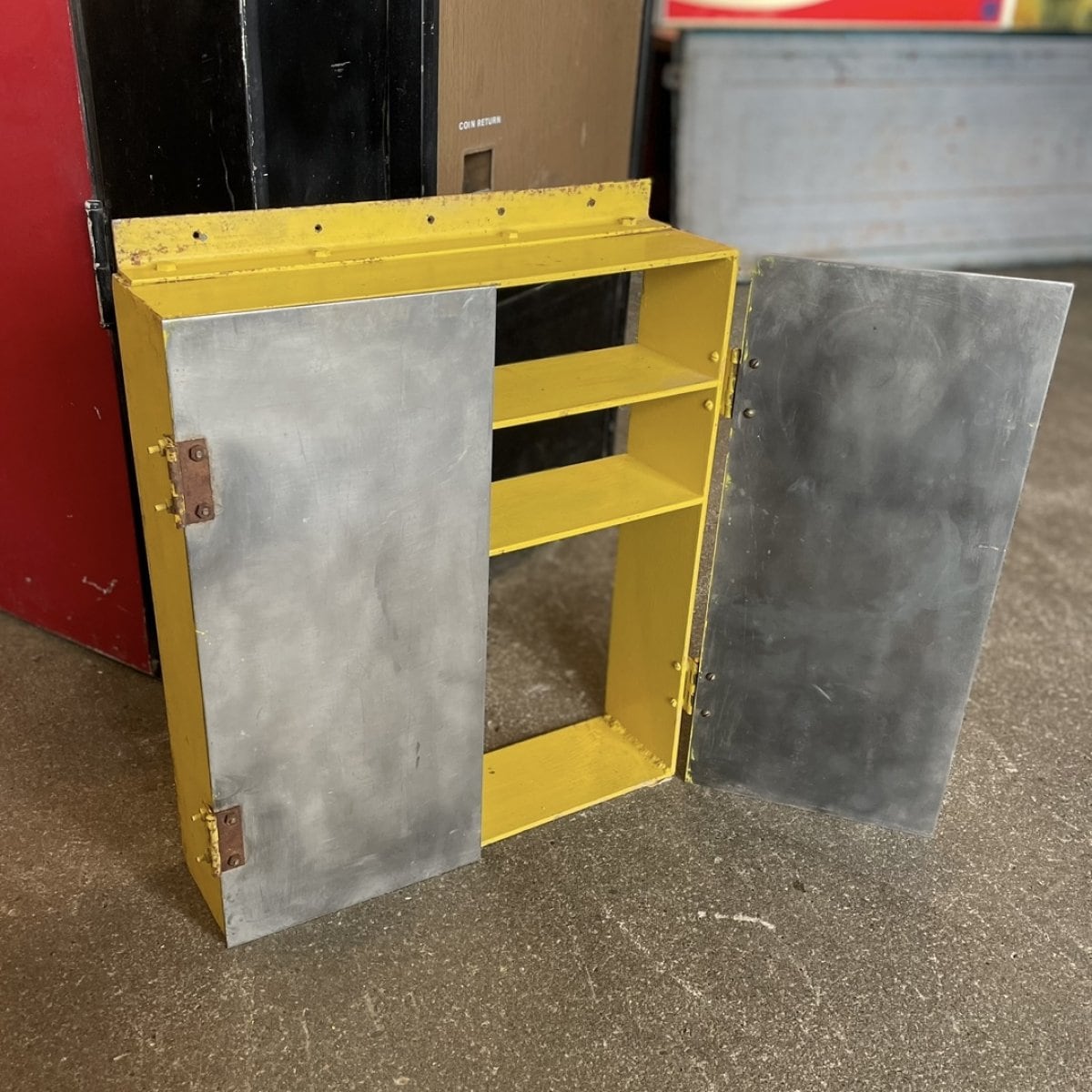 1950s-70s HEAVY DUTY!! VINTAGE INDUSTRIAL METAL WALL CABINET