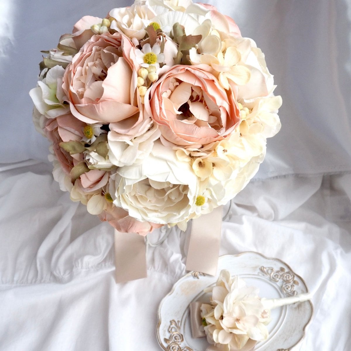 くすみカラーのラウンドブーケ(ブートニア付)|ウェディングブーケ|cuore