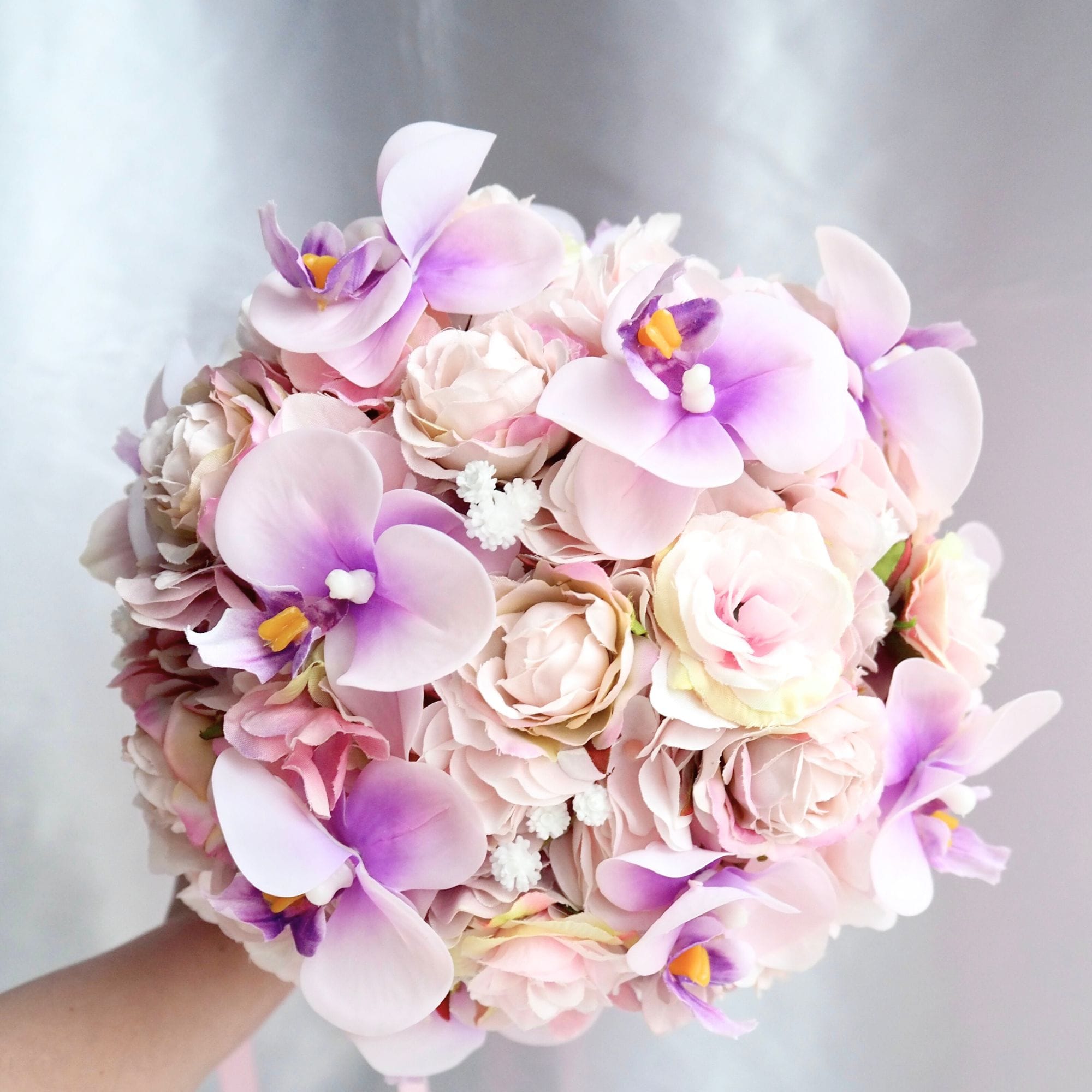 胡蝶蘭のラウンドブーケ【ピンク・パープル】(ブートニア付き