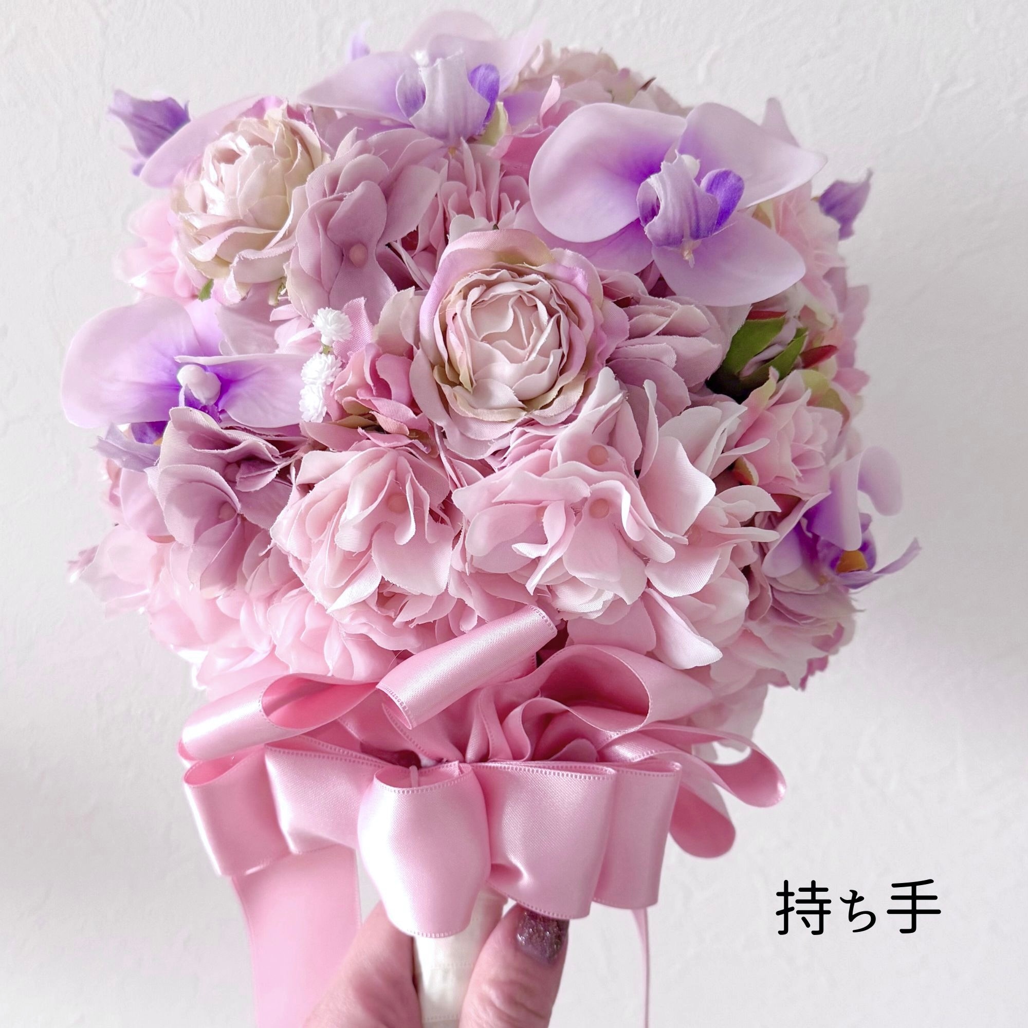 胡蝶蘭のラウンドブーケ【ピンク・パープル】(ブートニア付き