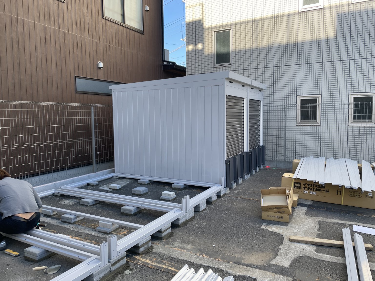 バイクガレージ搬入設置費