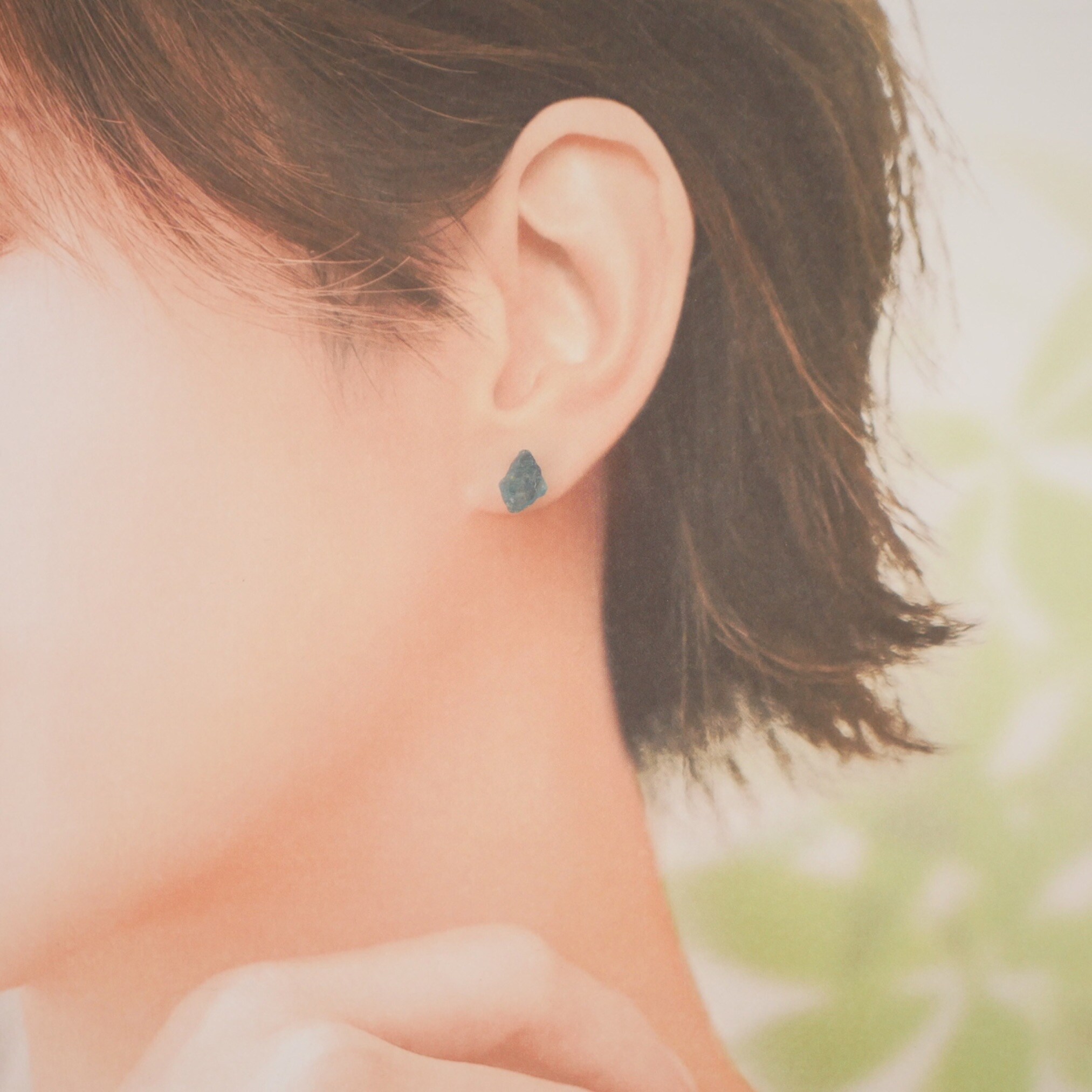 アクアマリン 原石ピアス 金属アレルギー対応 原石 鉱物 天然石