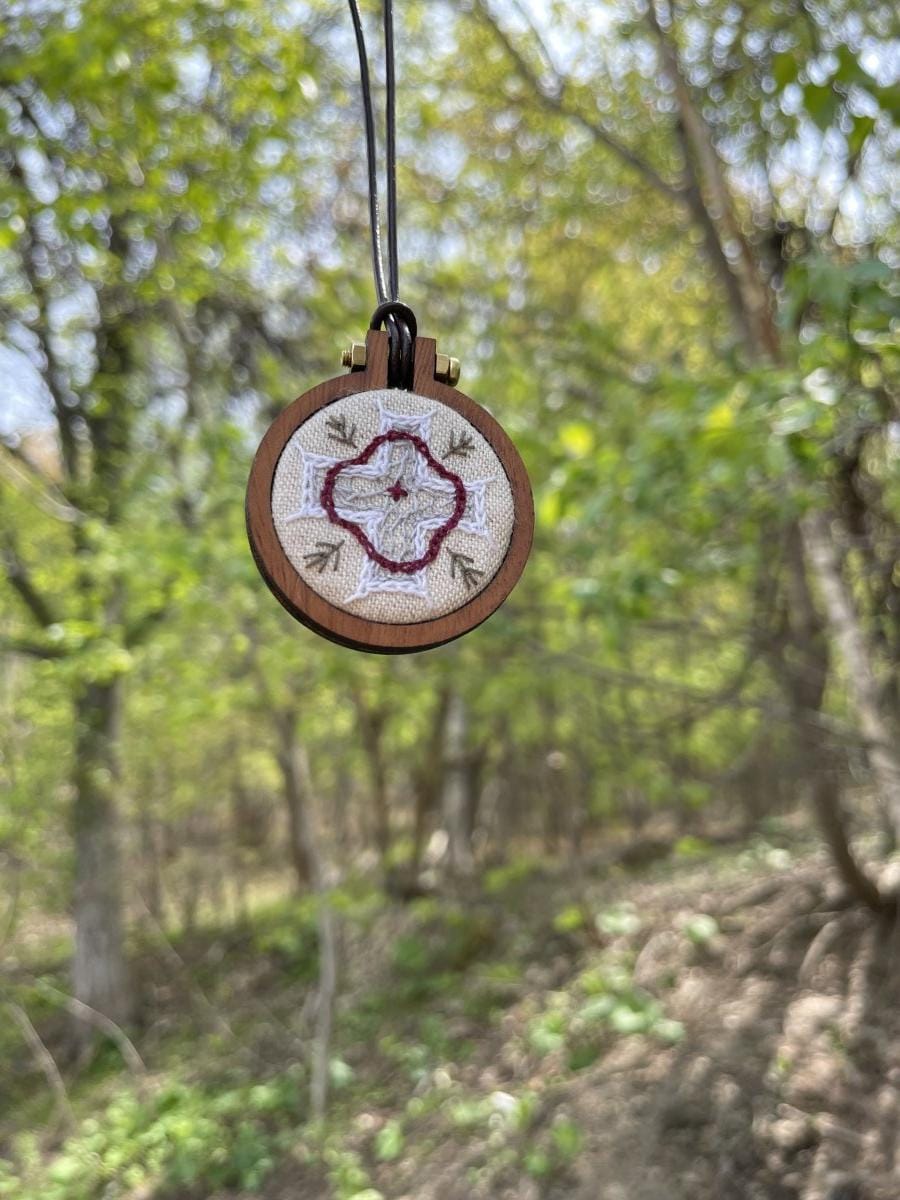 木漏れ日の首飾り ①