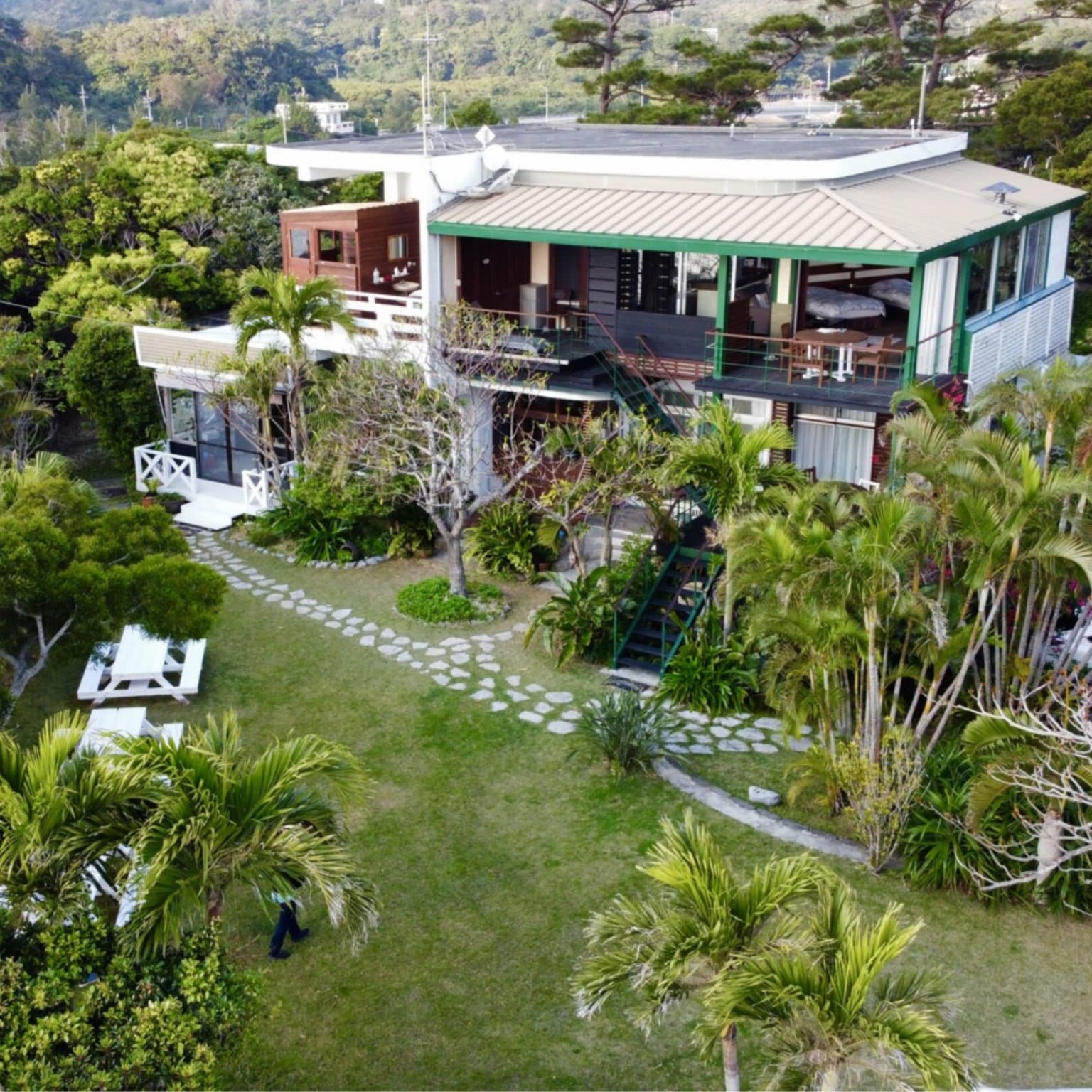 Flower of Life in 沖縄　畑から肌へ ーハーブ農家のほんものの香りづくりのお話会ー やんばる1dayリトリート