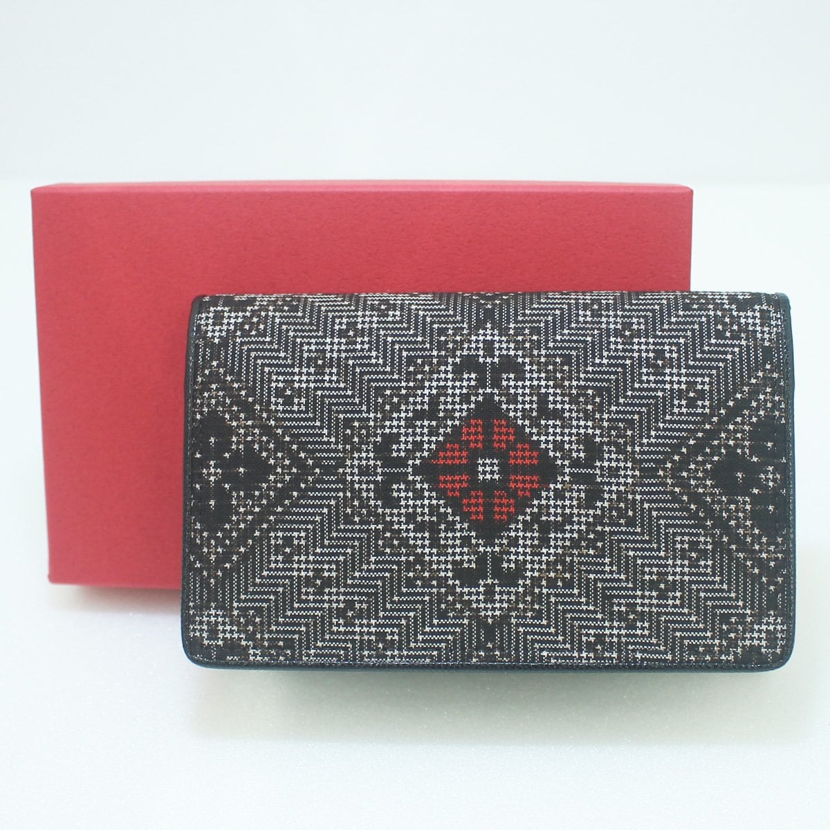 【送料込み】大島紬名刺入れ　興紬　 龍郷柄　【赤】