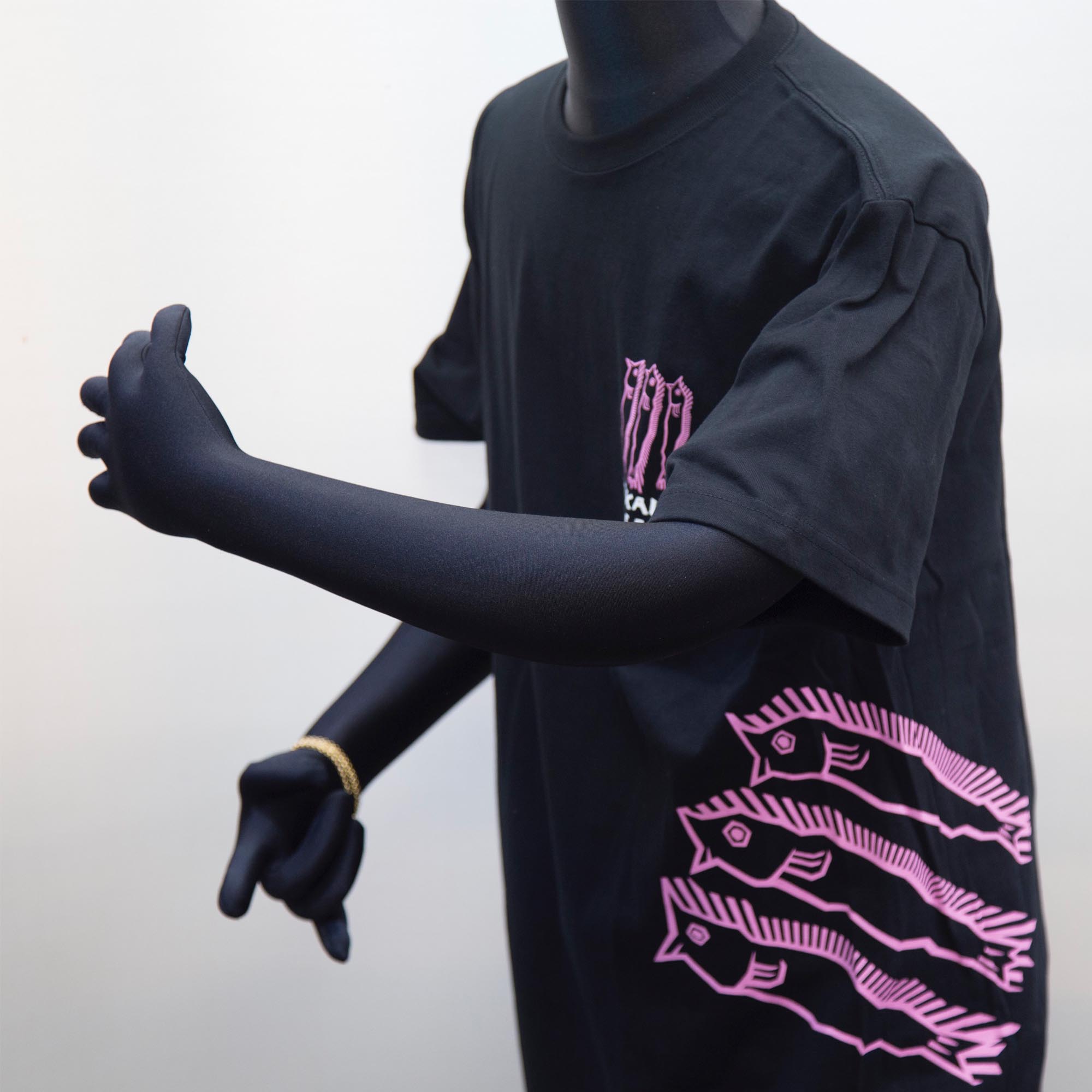 MUKAWA ENERGY Tシャツ ブラック-ロゴサイドピンク