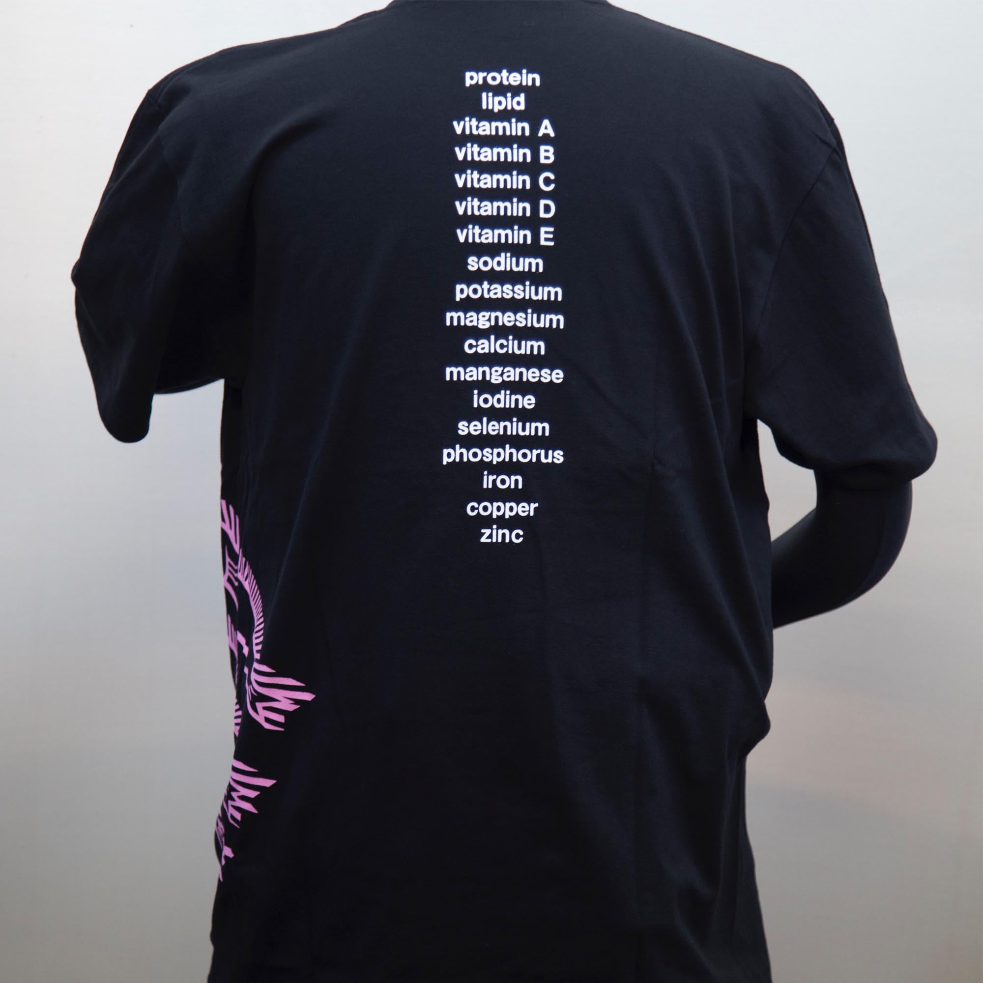 MUKAWA ENERGY Tシャツ ブラック-ロゴサイドピンク