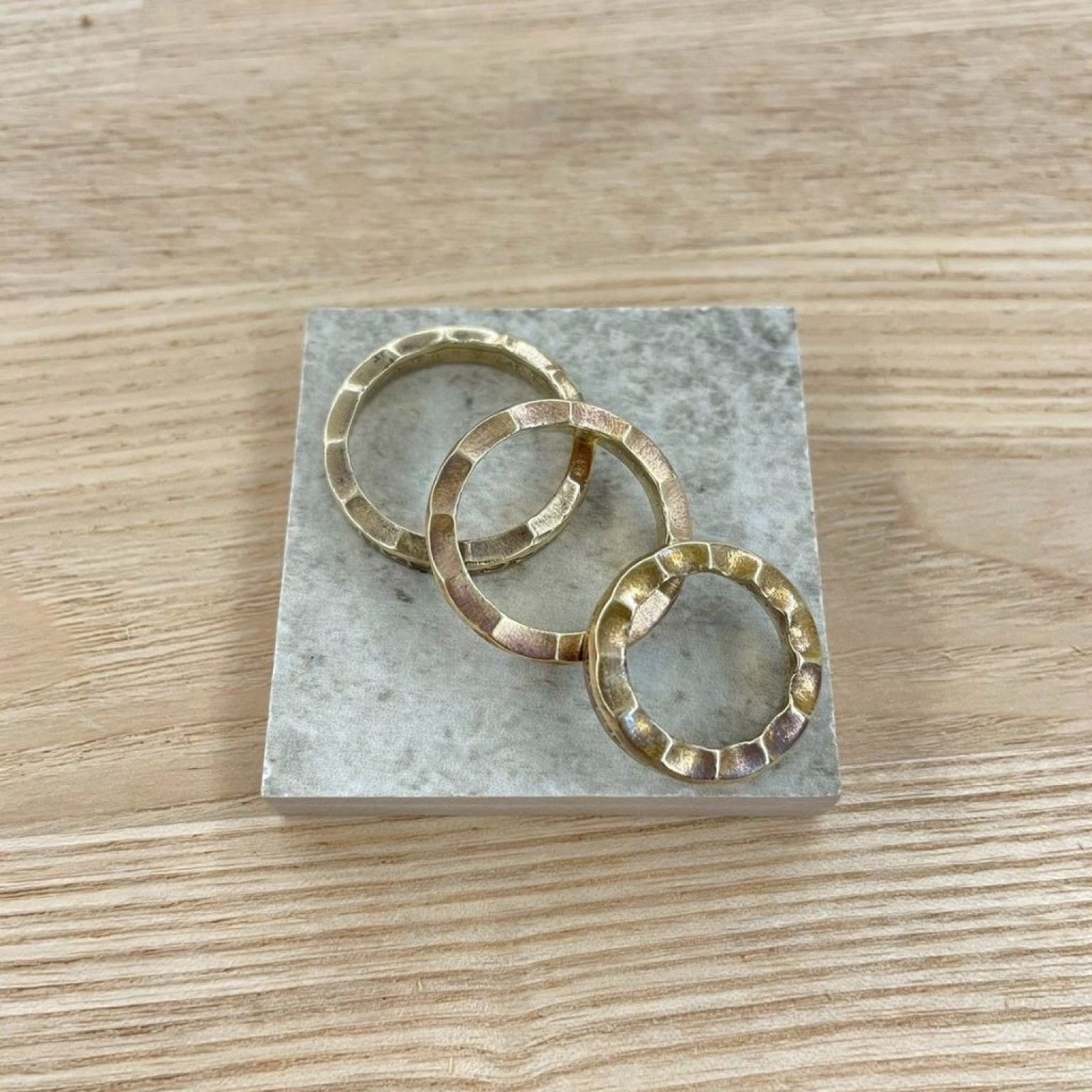 切り抜きペンダント製作