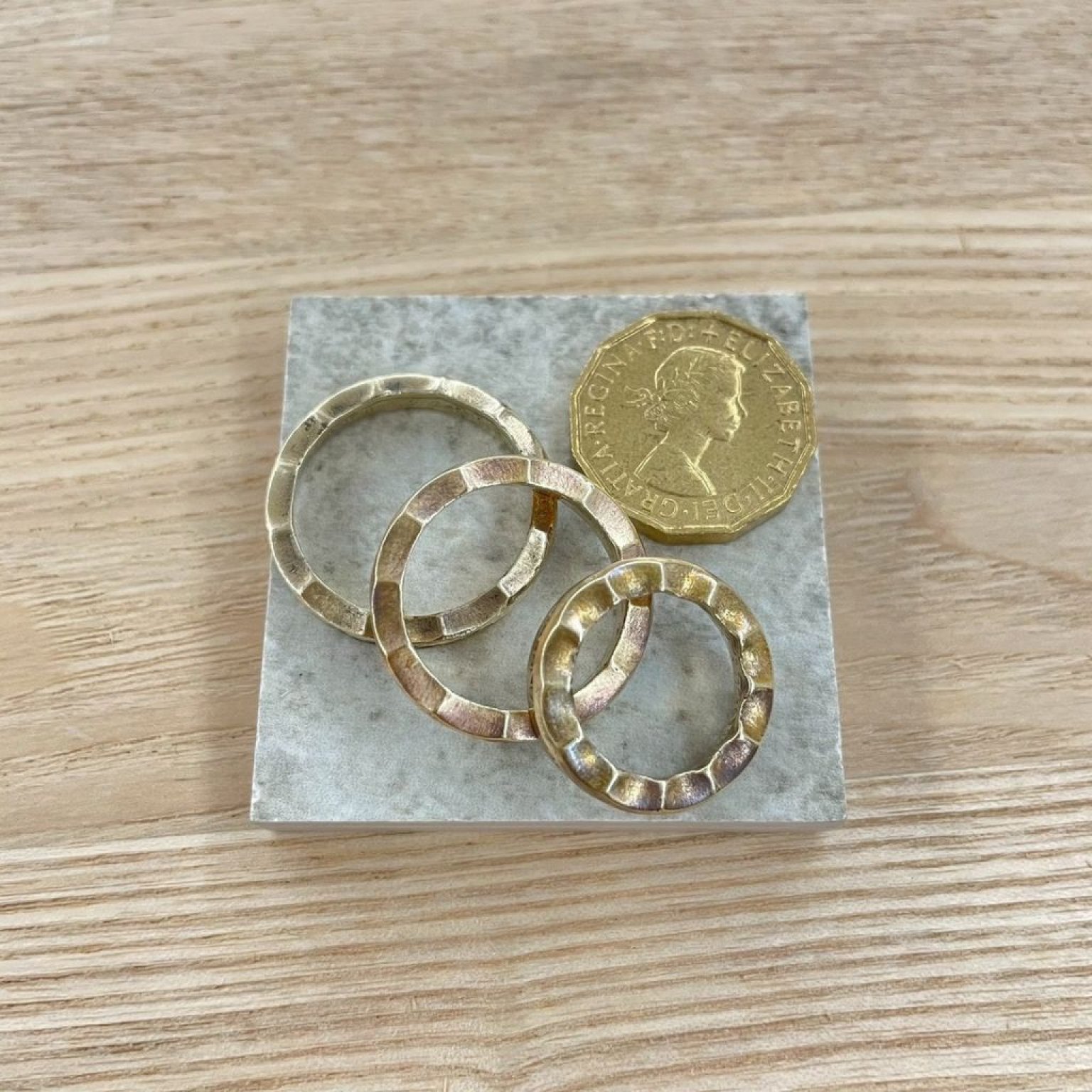 切り抜きペンダント製作
