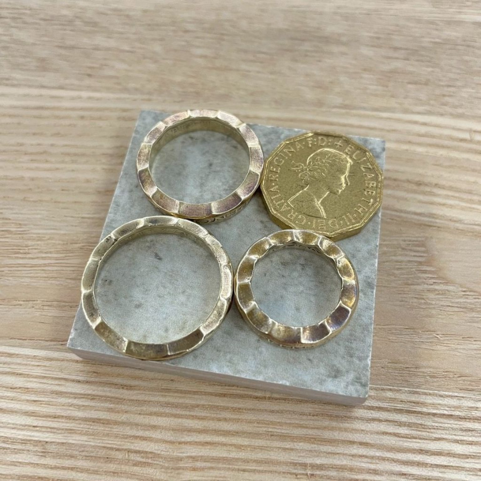 切り抜きペンダント製作