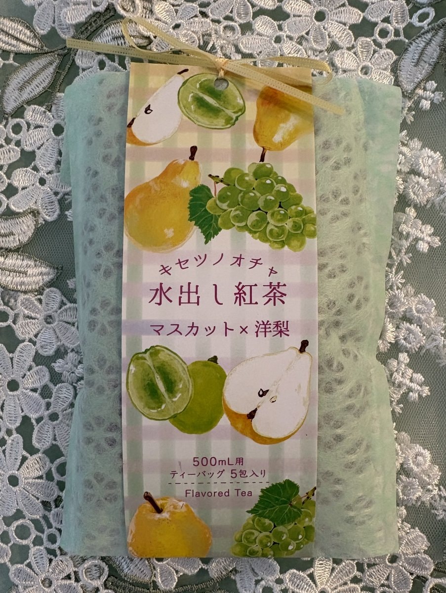 おうちで優雅なティータイムを楽しめるグッズを販売しています♪