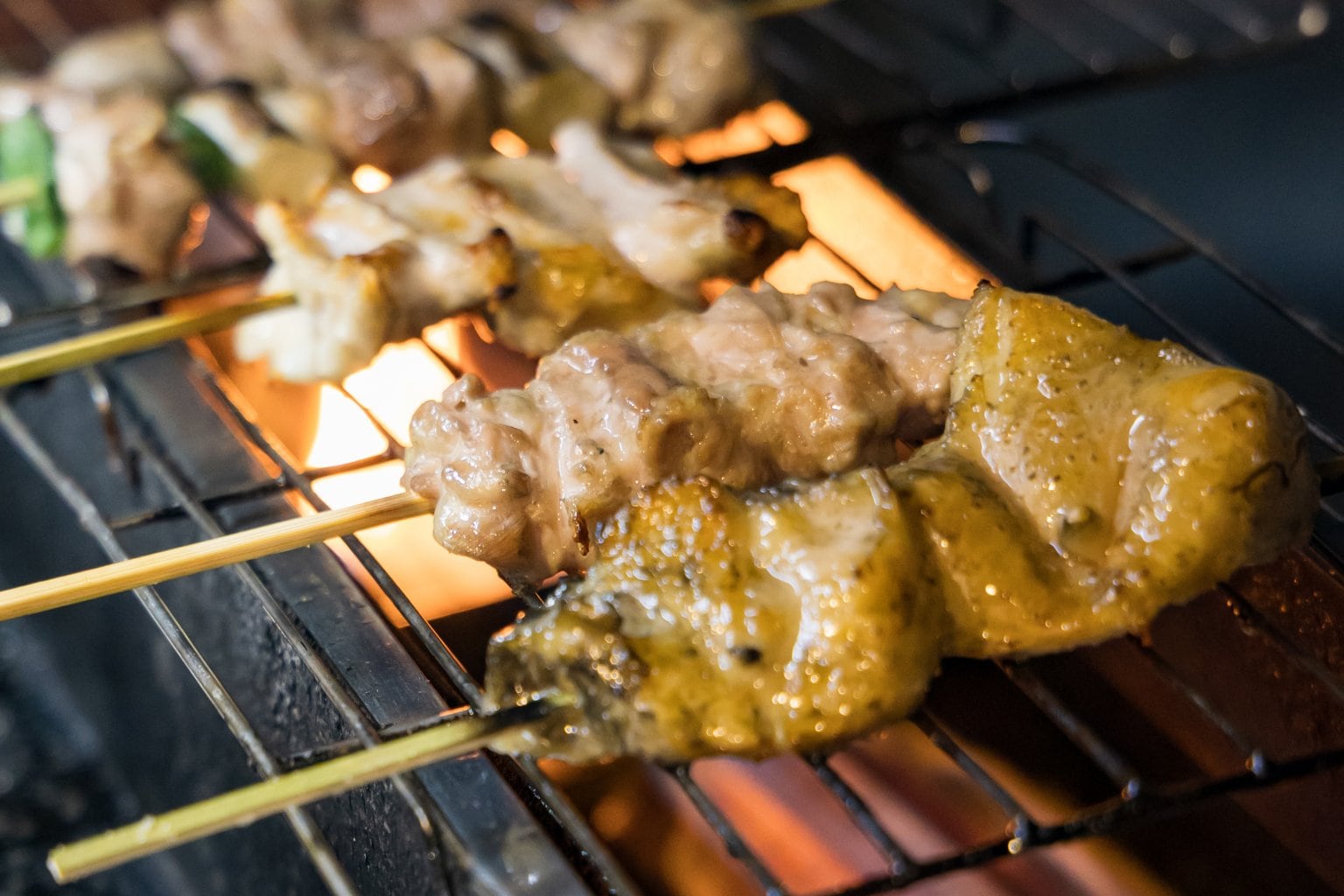 鳥肉店の焼き鳥5本盛り合わせ