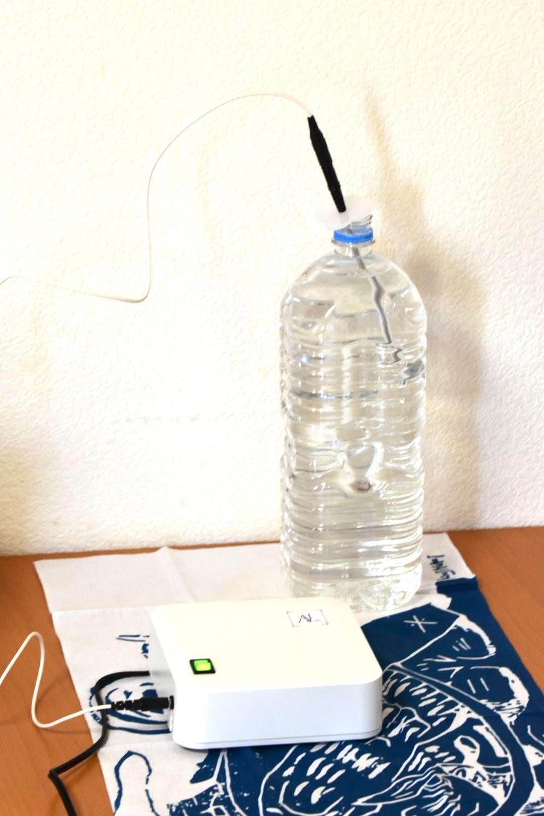 【未使用品】電子水生成器 AREE （アレー333）ホワイト 電子水生成器AREE(アレー)】 フィルターなし＆持ち運びOK！超エコで