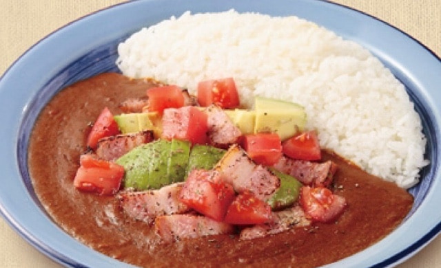 アボカドベーコントマトカレー