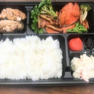 ㊵紅鮭きのこバター醤油＆唐揚げ弁当